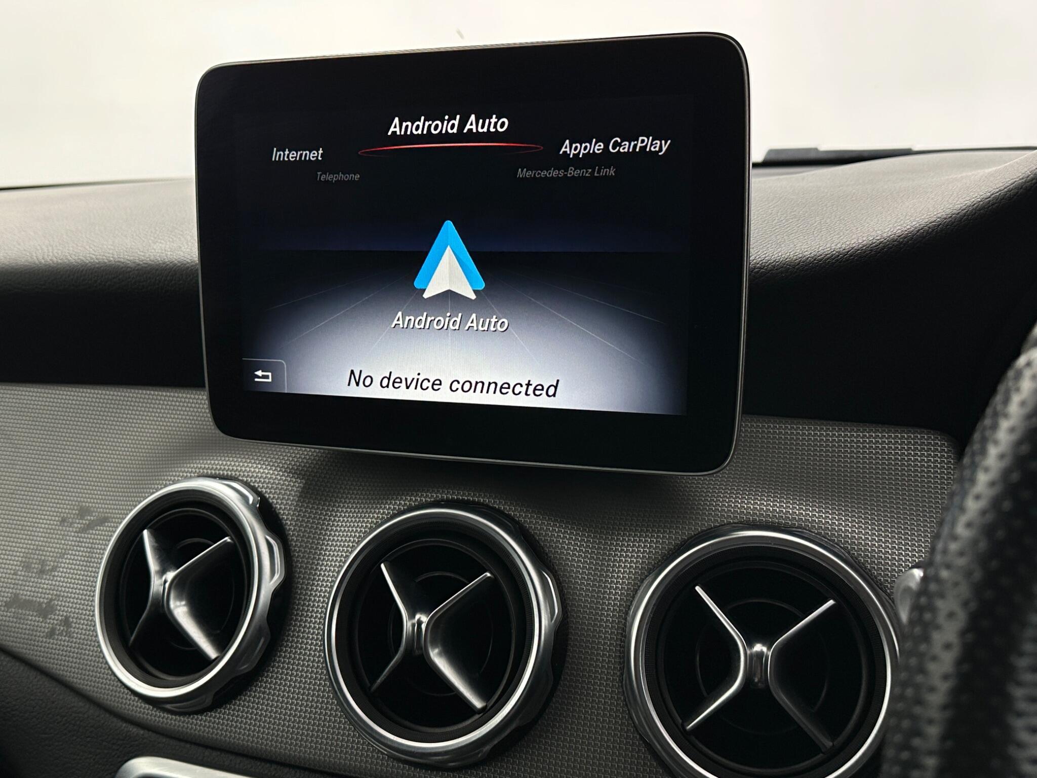 Mercedes-Benz Gla view 25