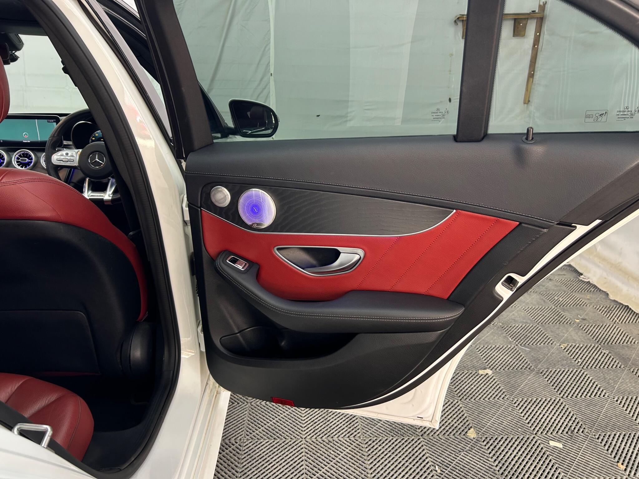 Mercedes-Benz C-Class view 29