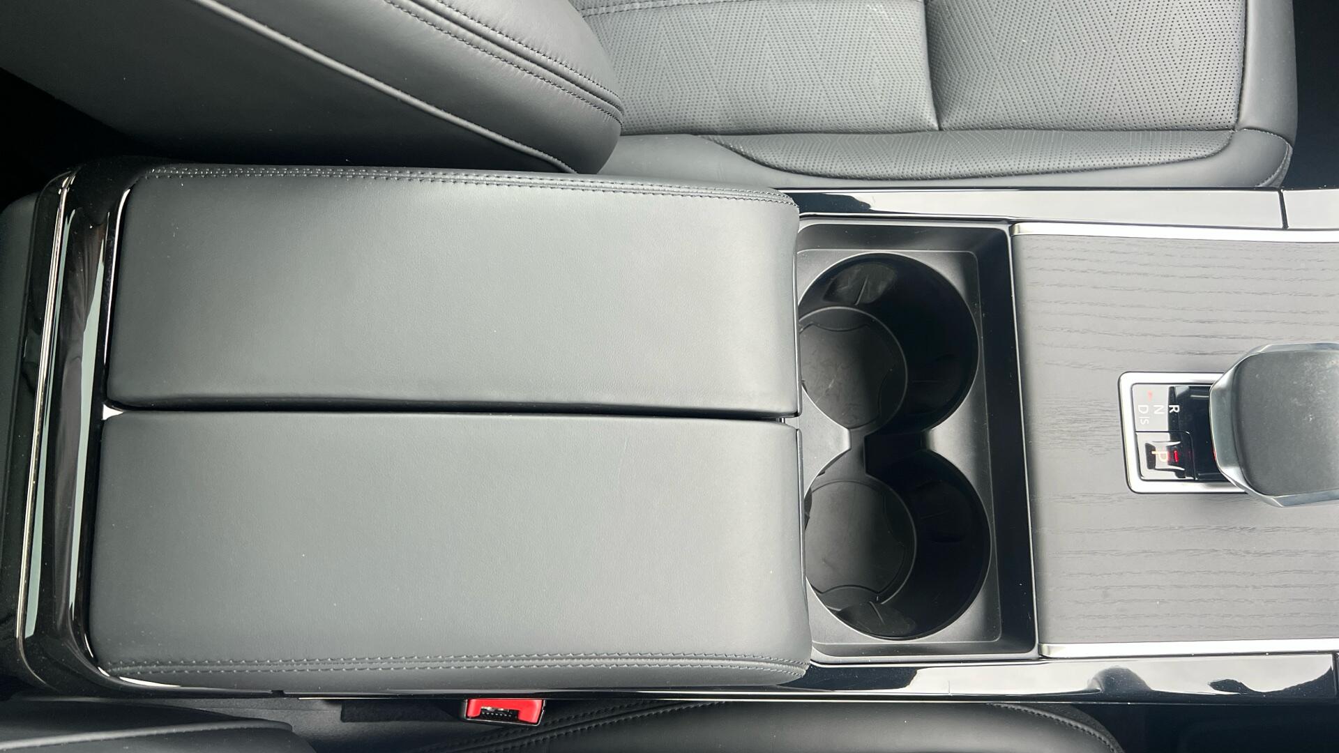 Land Rover Range Rover Evoque view 23