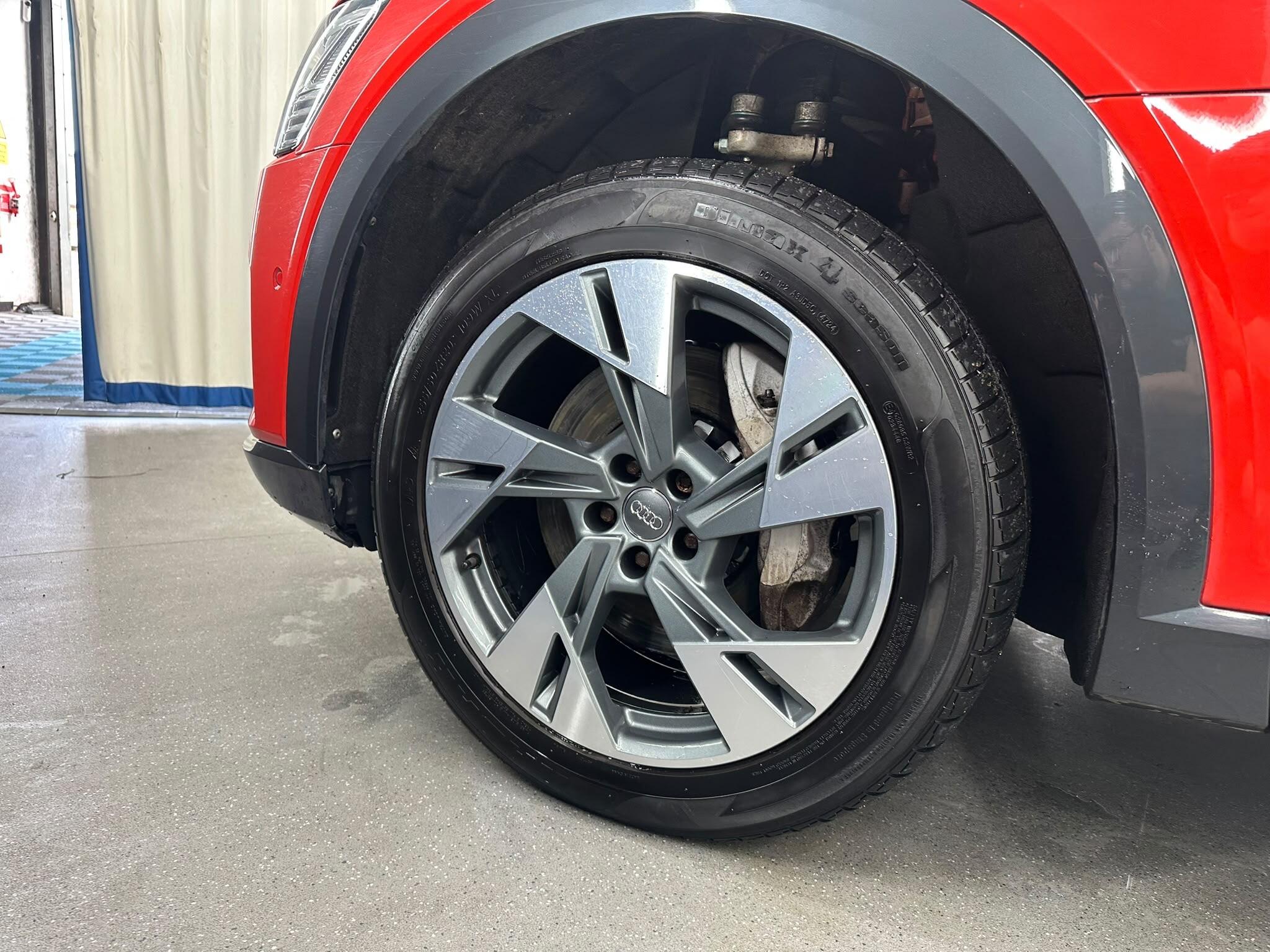 Audi E-Tron view 22