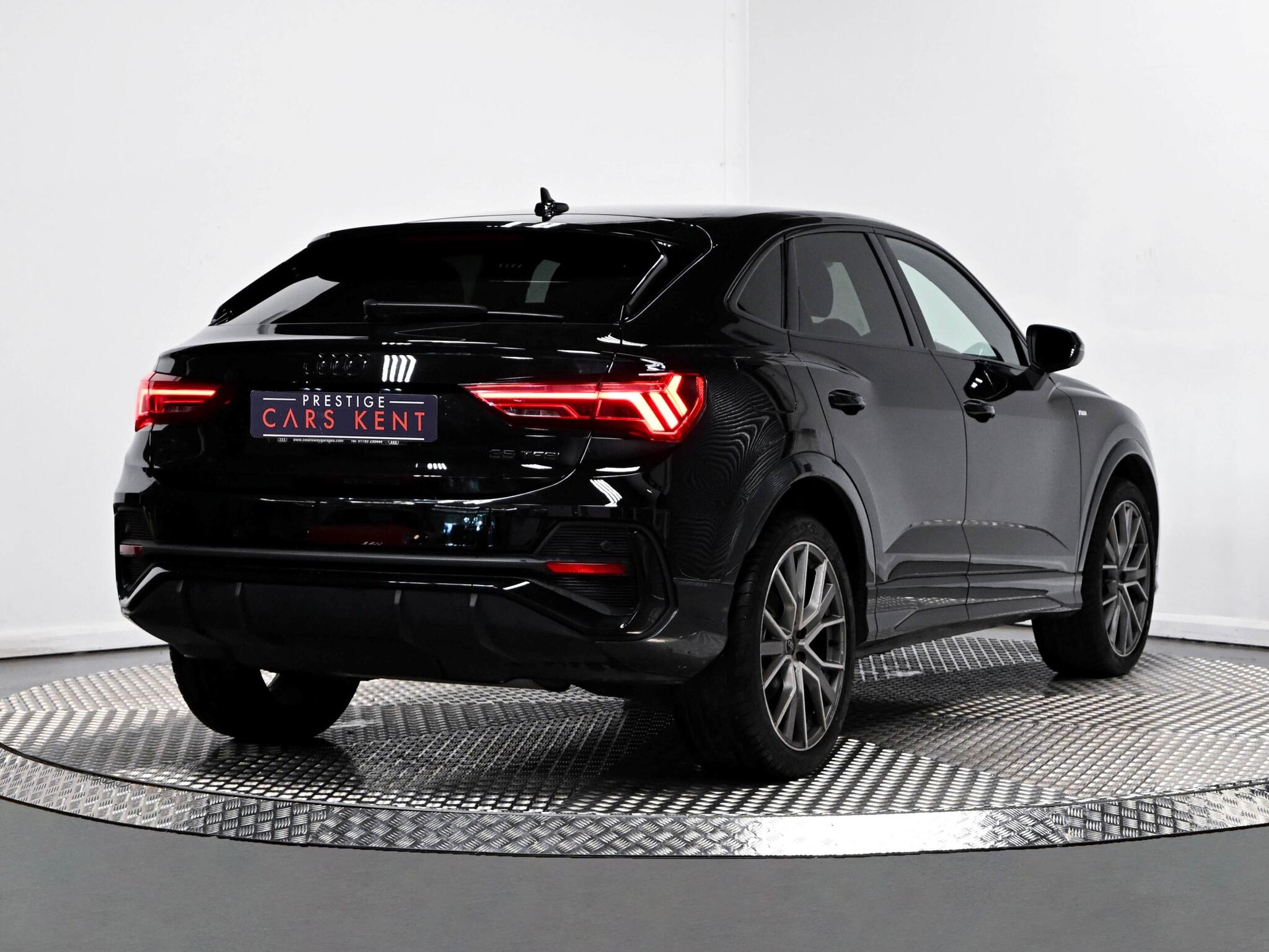 Audi Q3 view 36