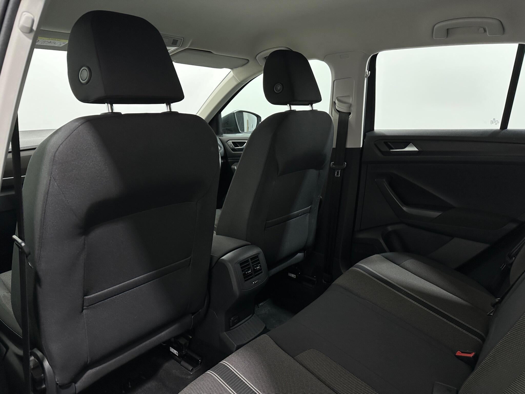 Volkswagen T-Roc view 37