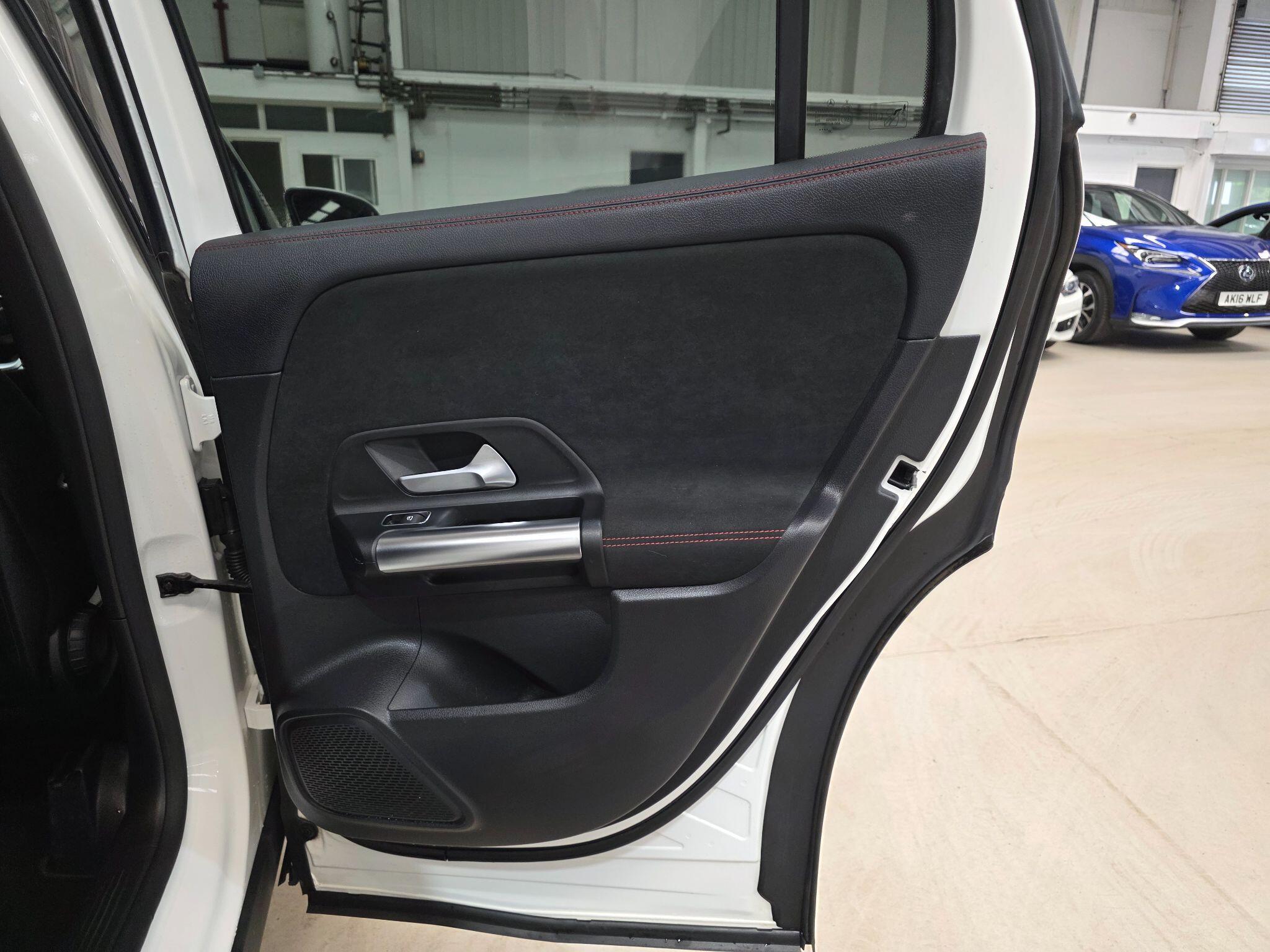 Mercedes-Benz Gla view 21