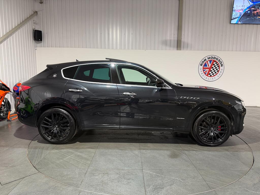 Maserati Levante view 15