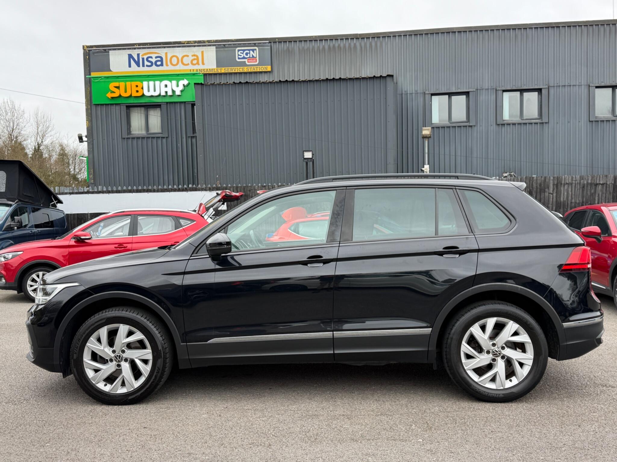 Volkswagen Tiguan view 5