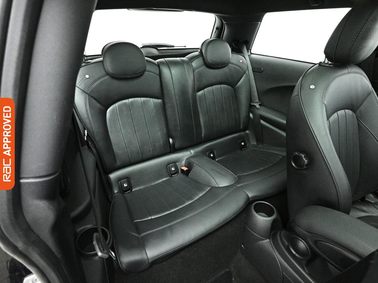 Mini Hatch view 14
