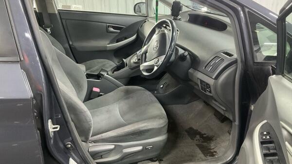 Toyota Prius view 11