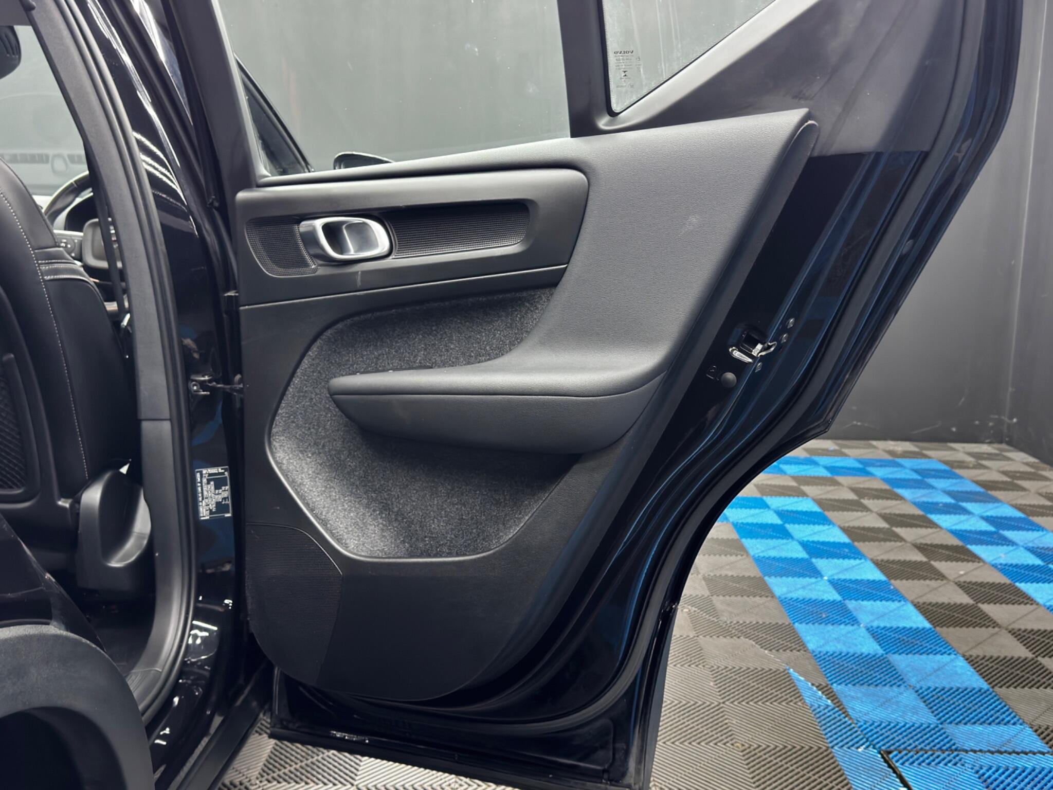 Volvo XC40 view 44