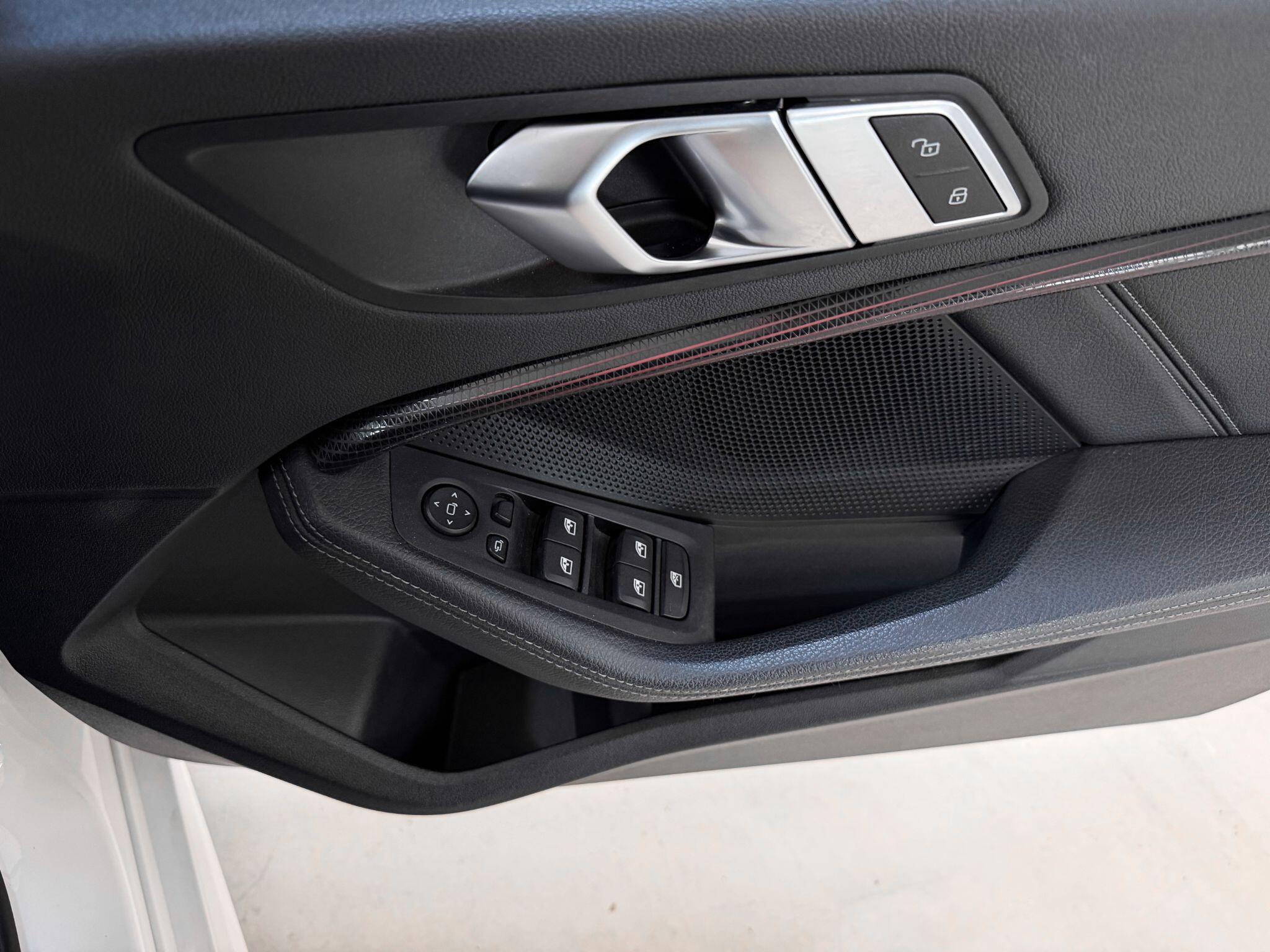 BMW 1 Series view 26