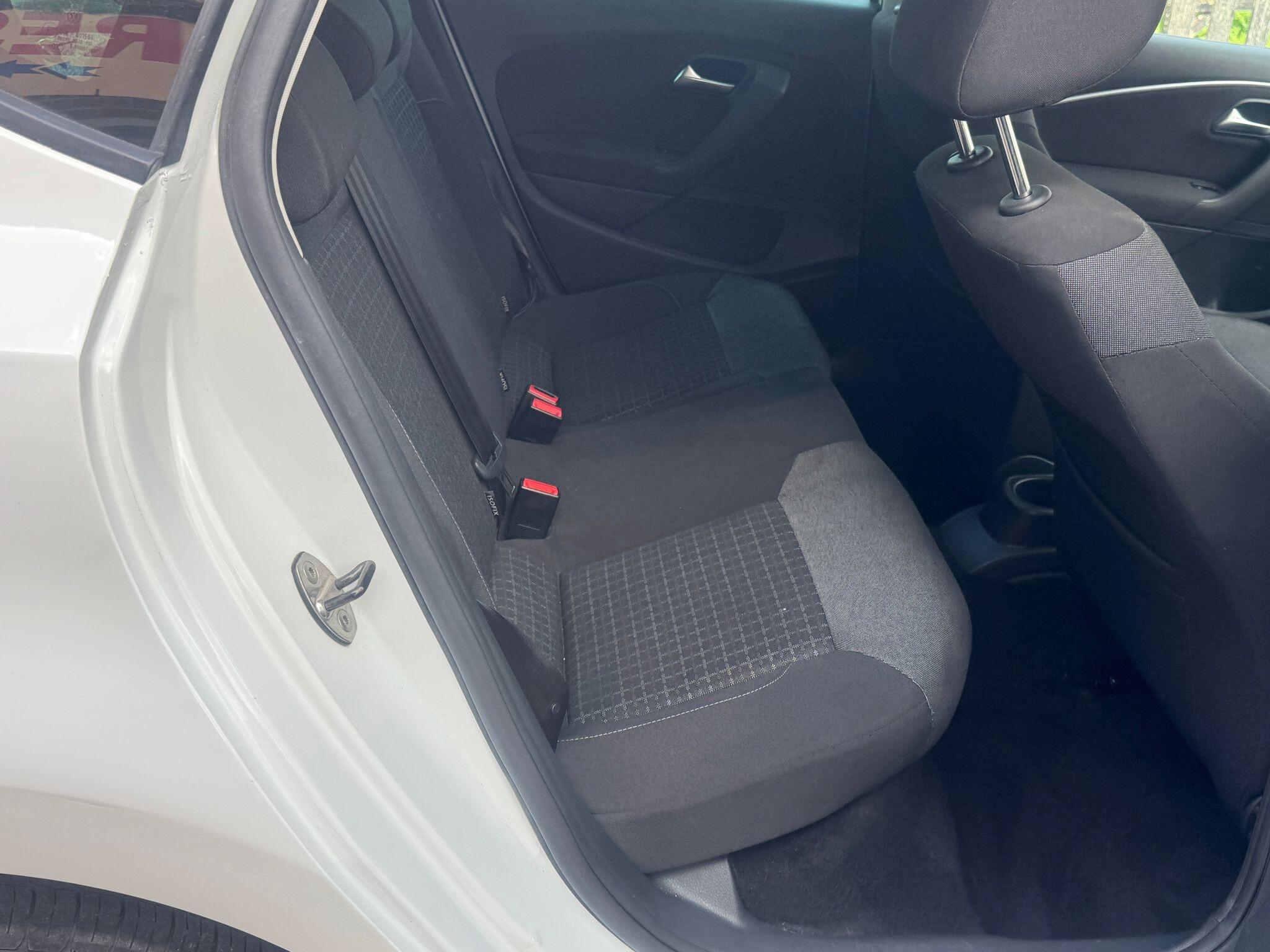Volkswagen Polo view 5