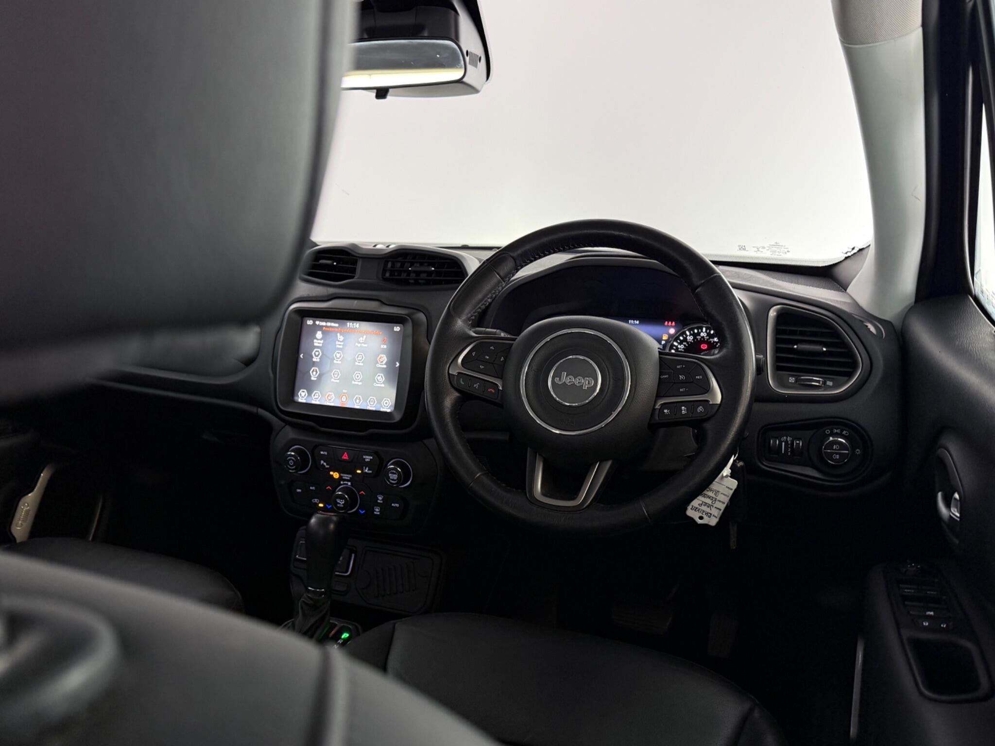 Jeep Renegade view 13