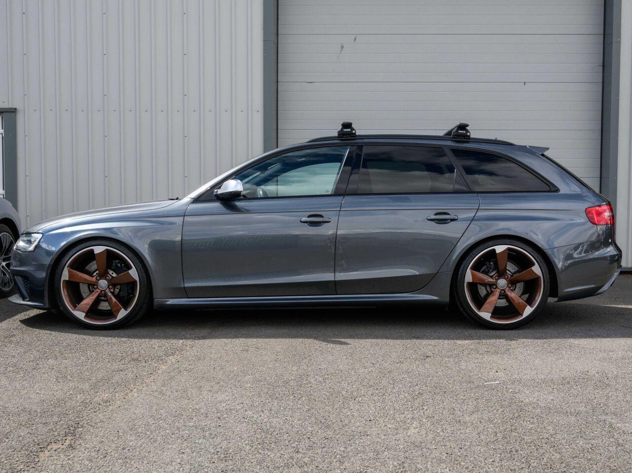 Audi RS4 view 6