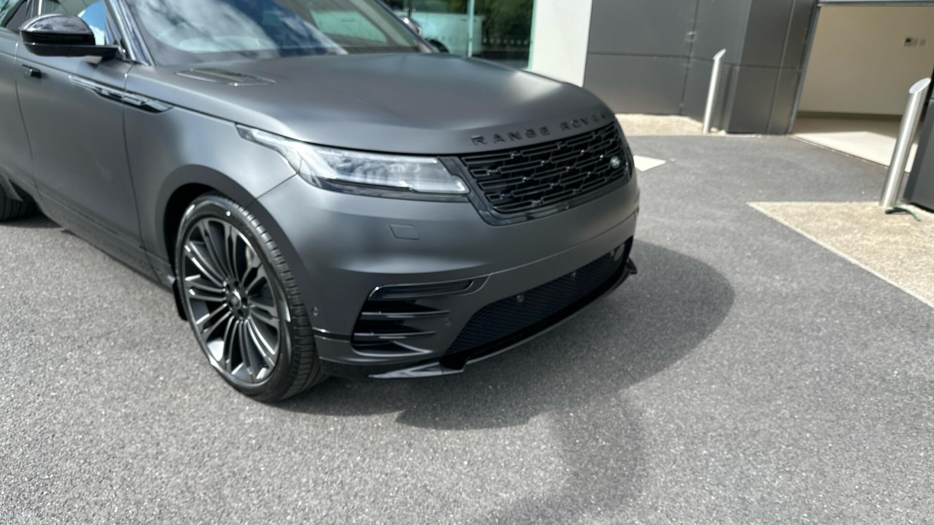 Land Rover Range Rover Velar view 39
