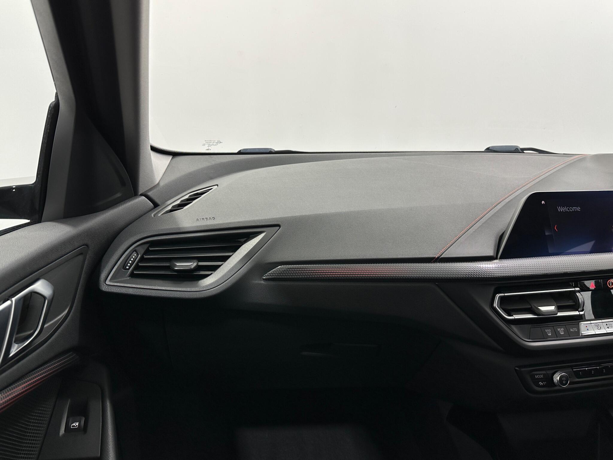 BMW 1 Series view 30