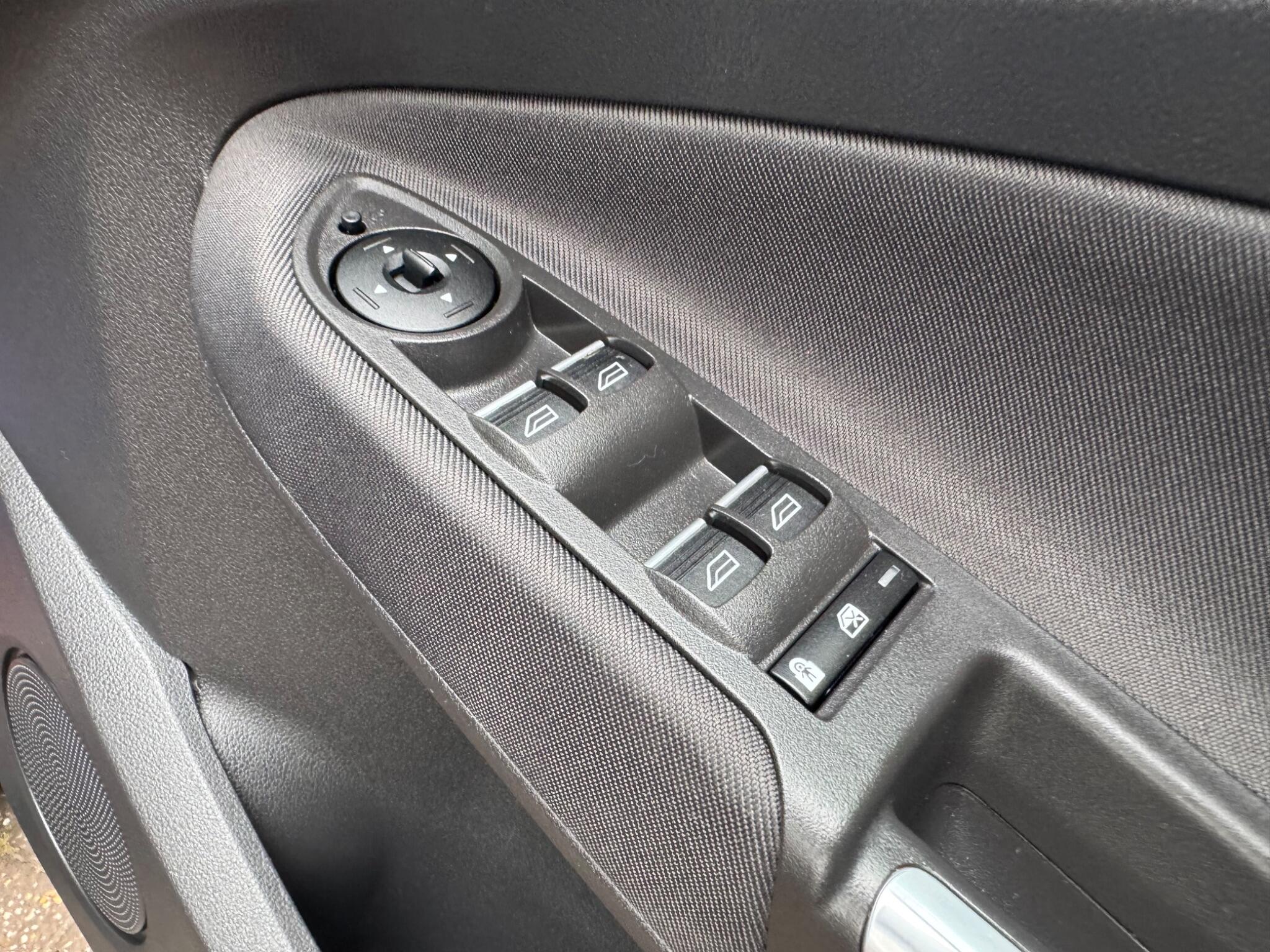 Ford C-Max view 11