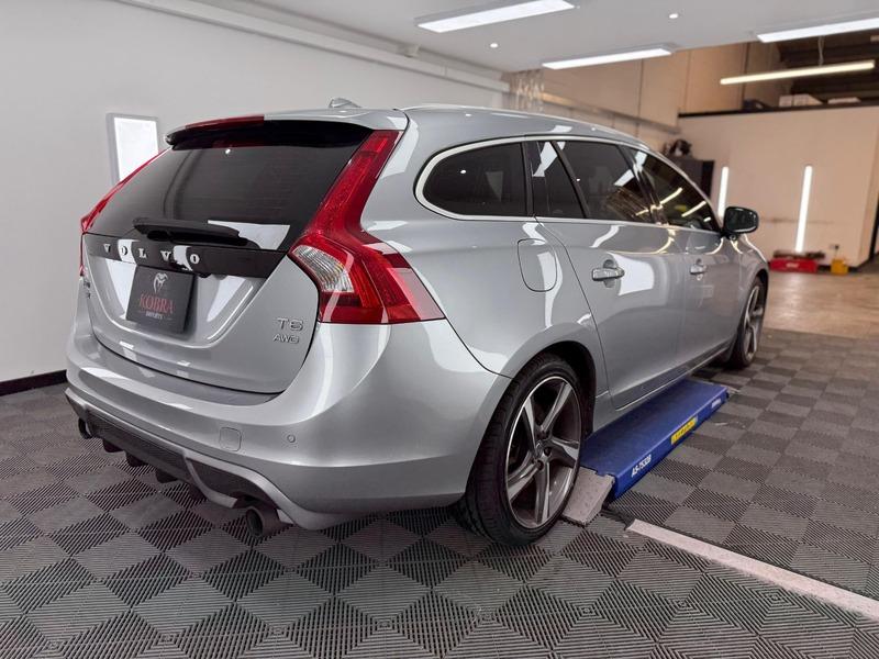2011 Volvo V60 image 8