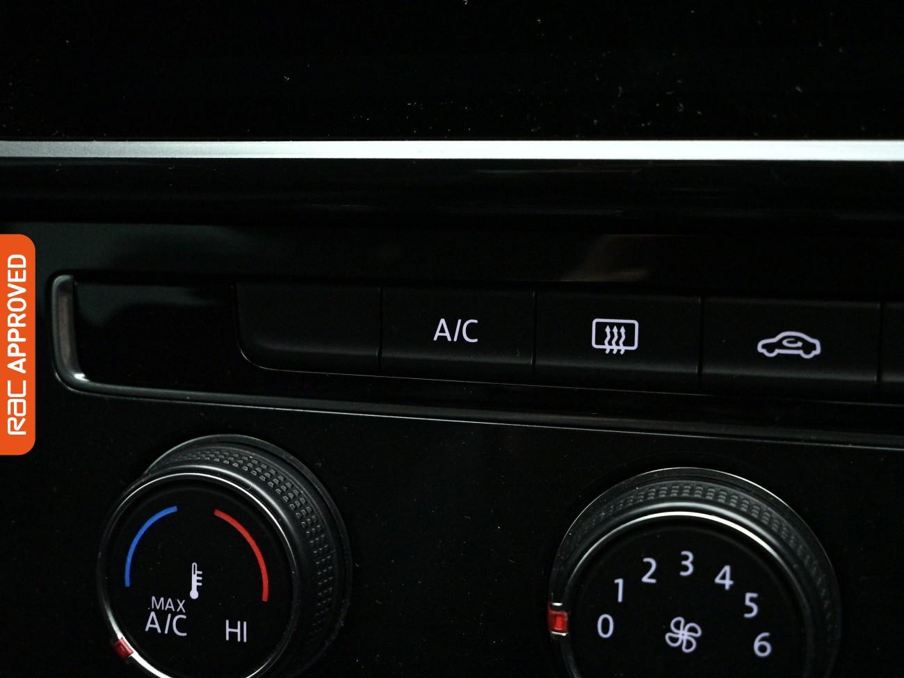 Volkswagen Golf view 18