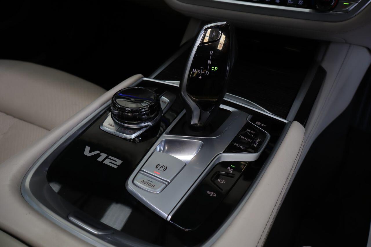 BMW 7 Series view 40