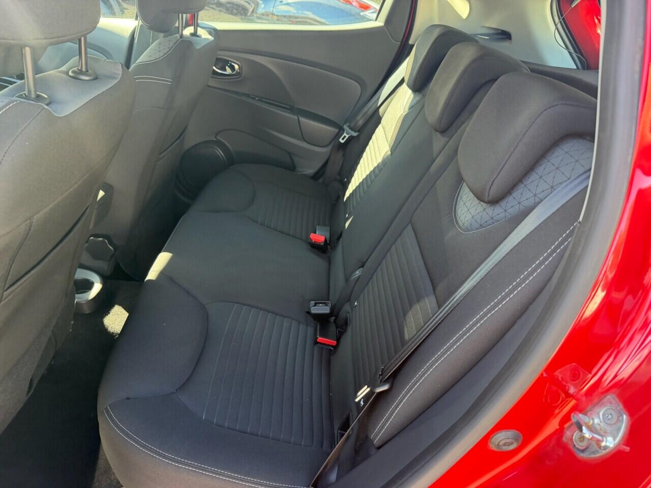 Renault Clio view 16