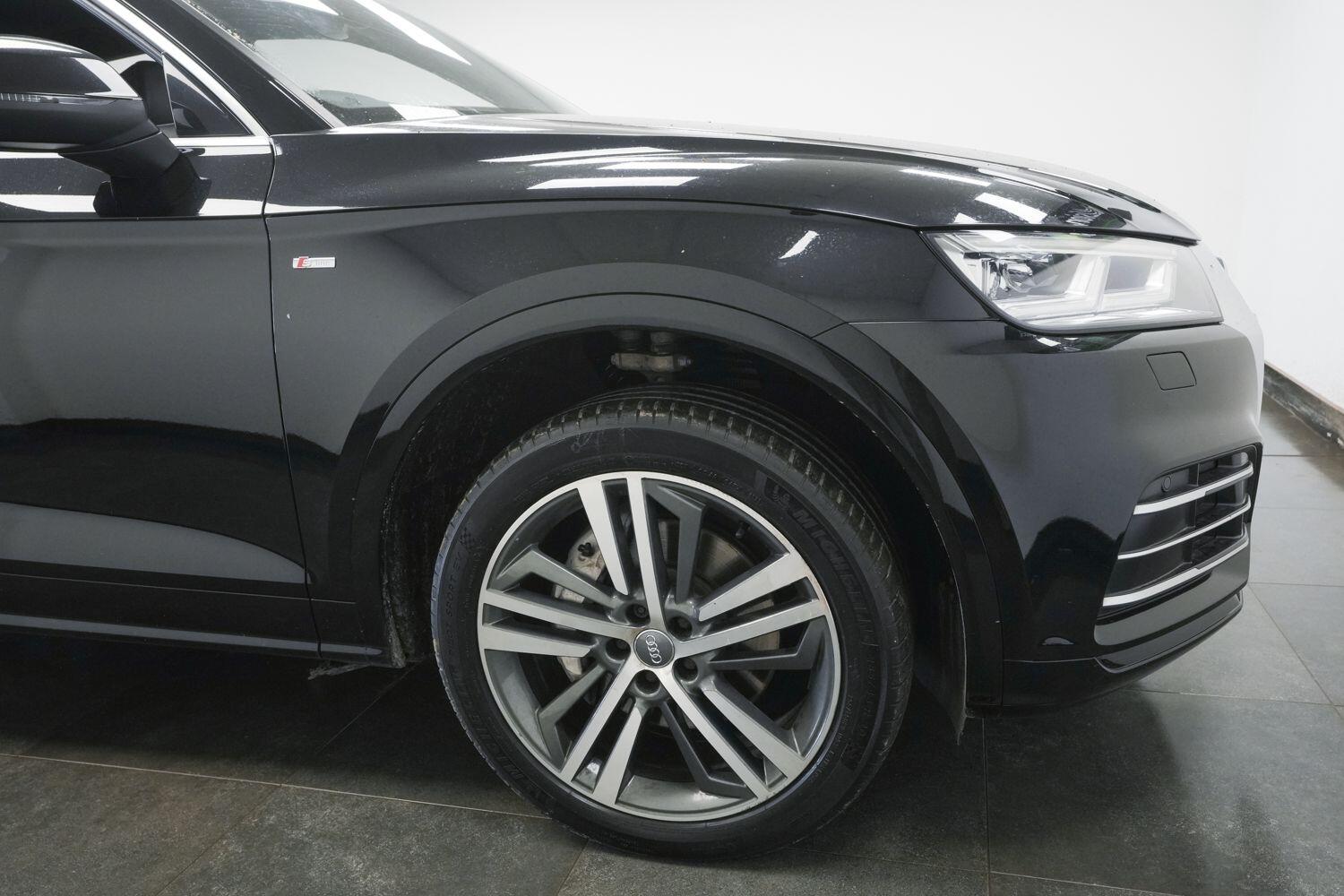 Audi Q5 view 4