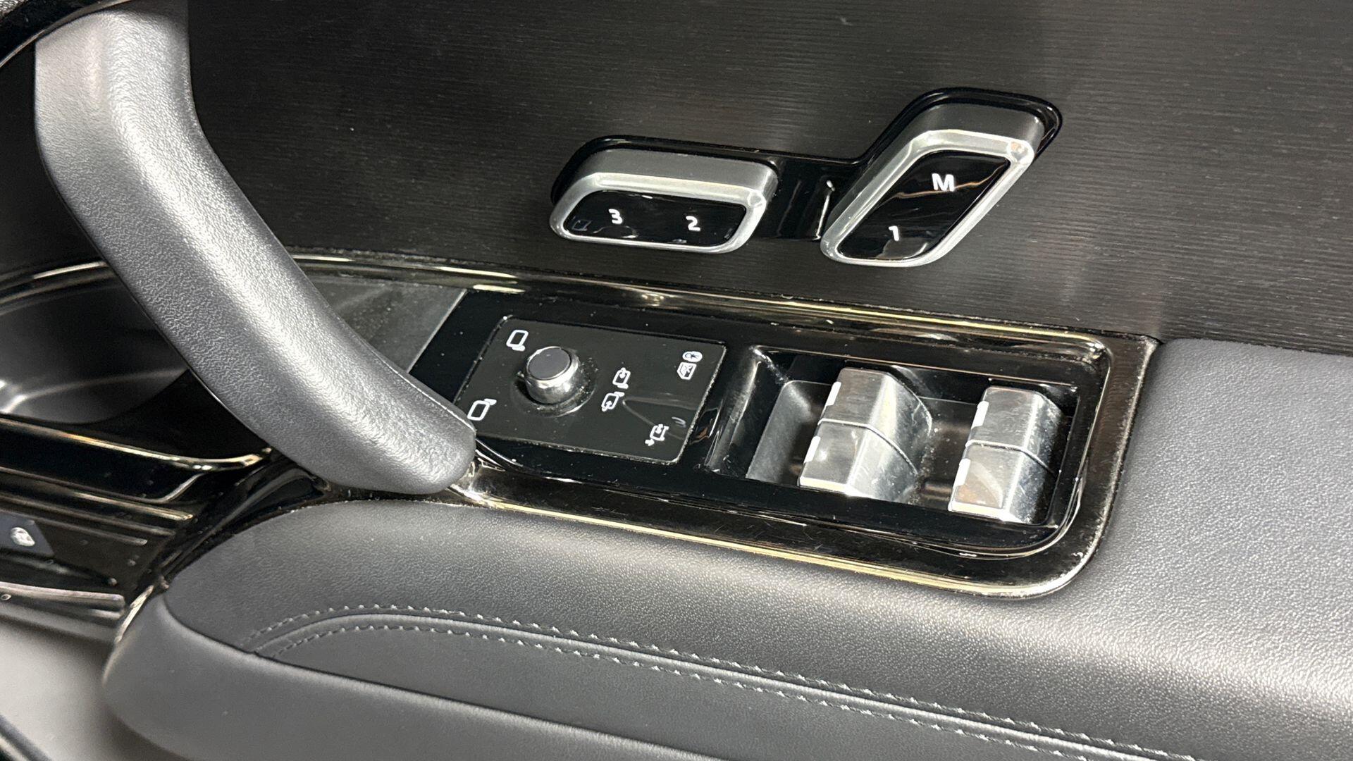 Land Rover Range Rover Sport view 22