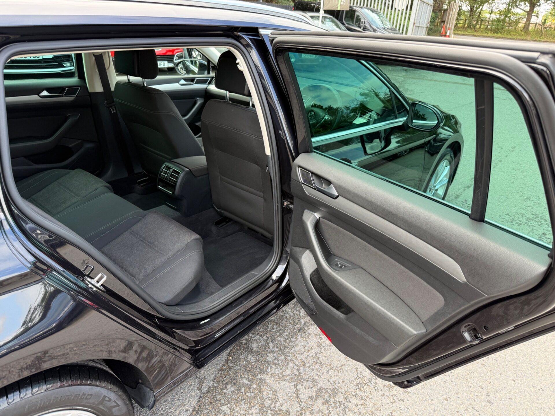 Volkswagen Passat view 30
