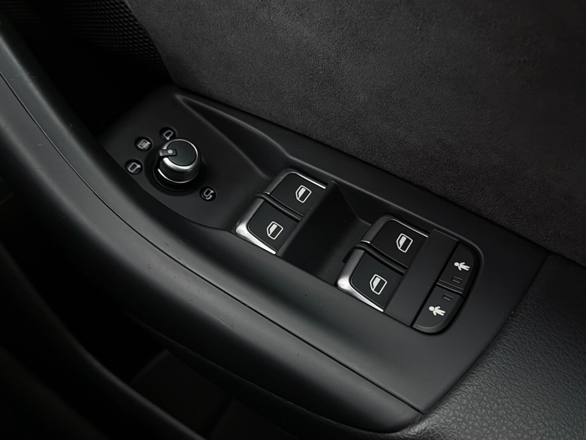 Audi Q3 view 21