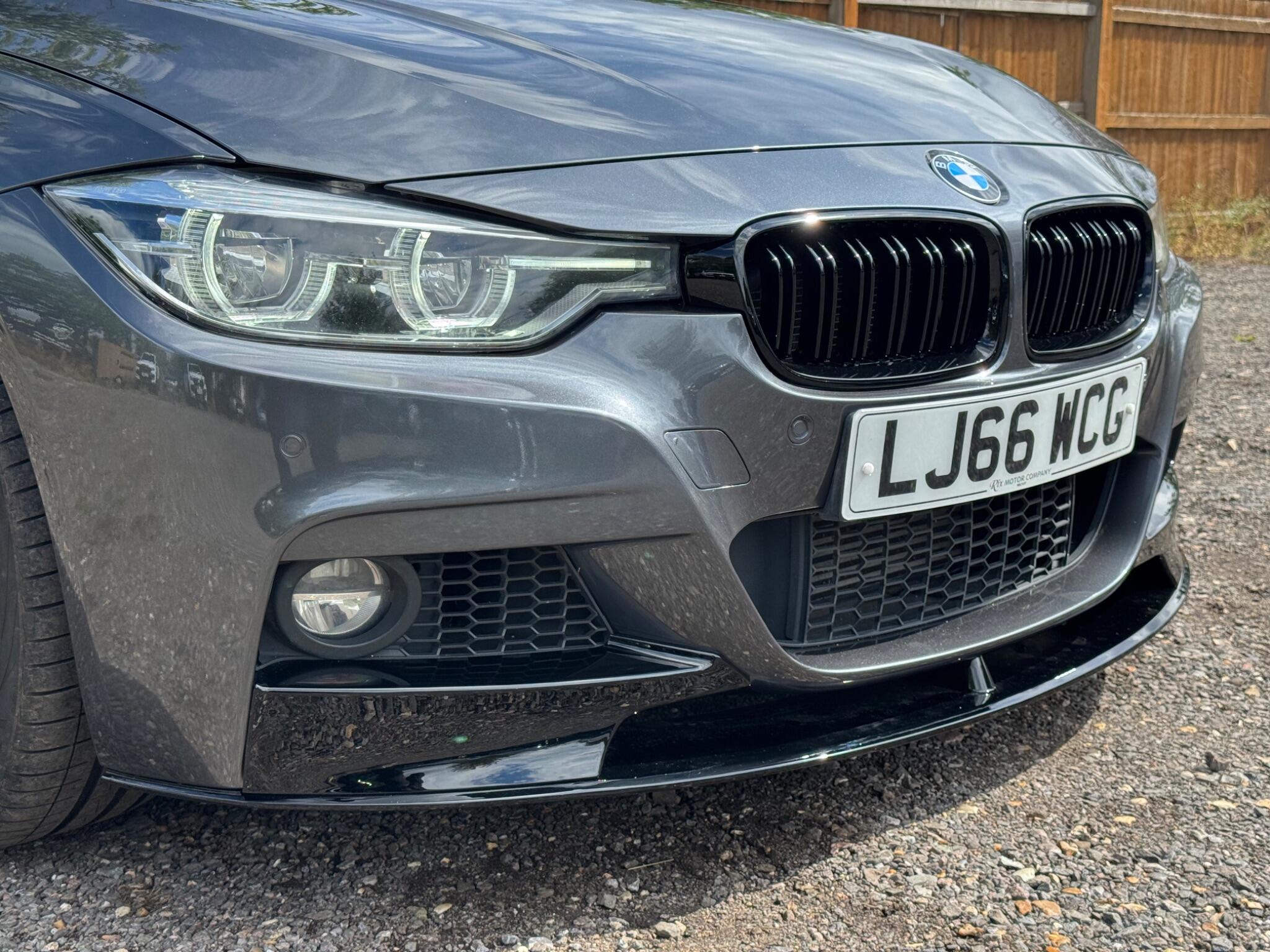 BMW 3 Series view 52