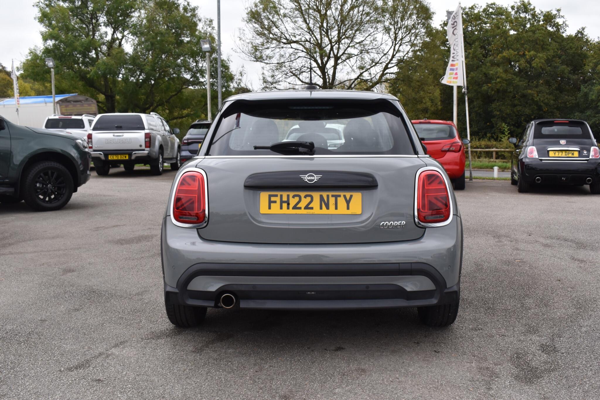 Hatch - 1.5 Cooper Classic Steptronic Euro 6 (s/s) 5dr - Image 12