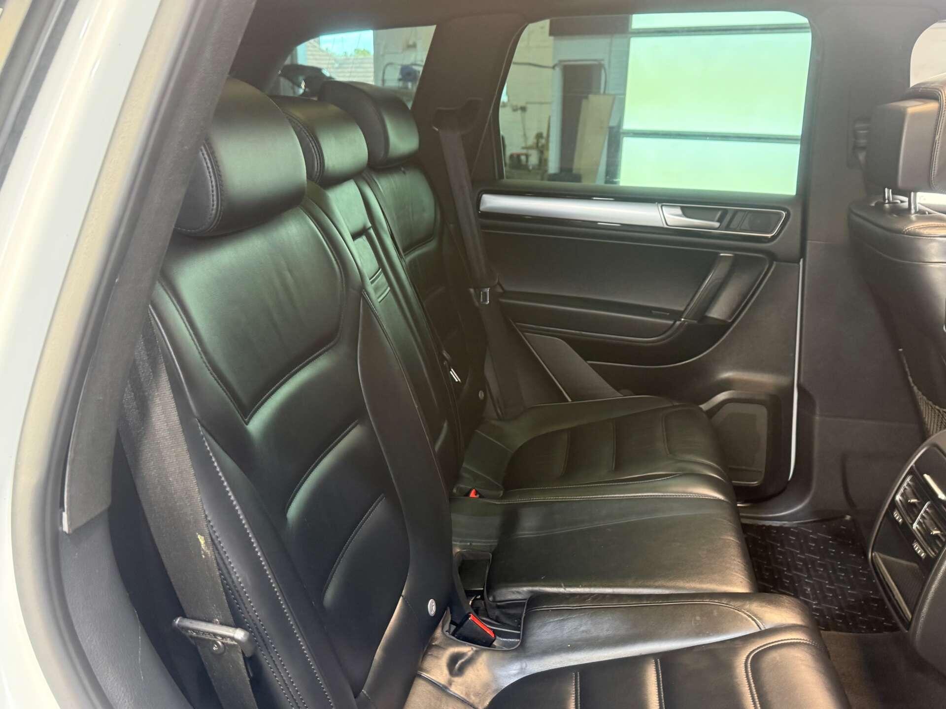 Volkswagen Touareg view 23