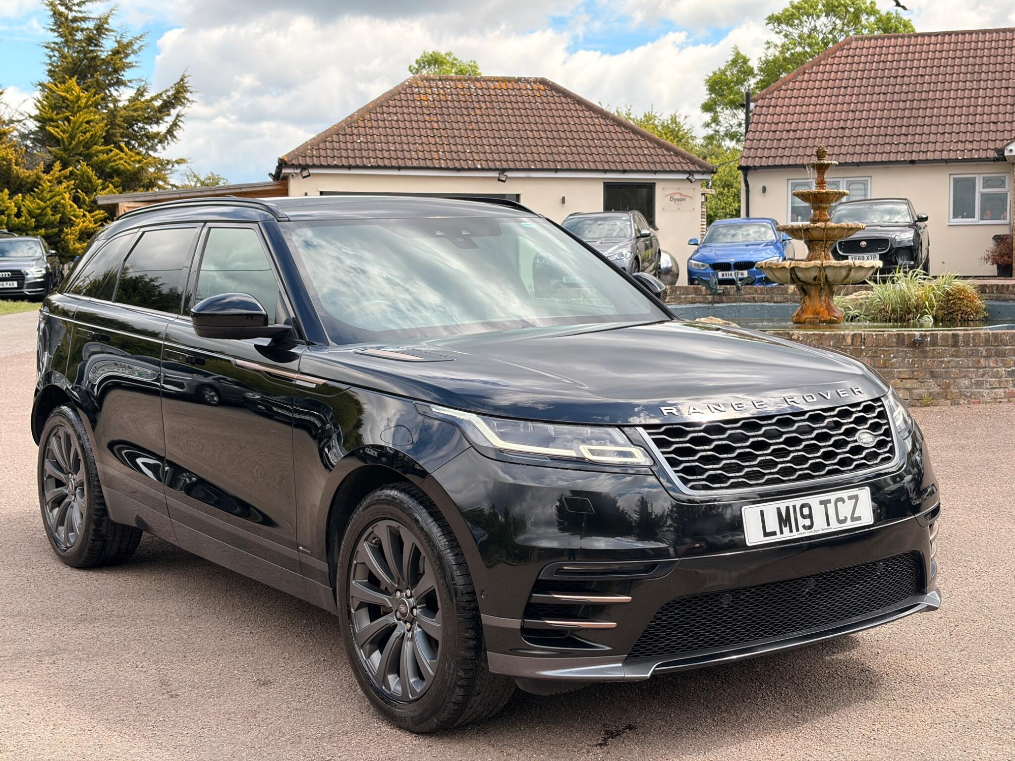 Land Rover Range Rover Velar view 3