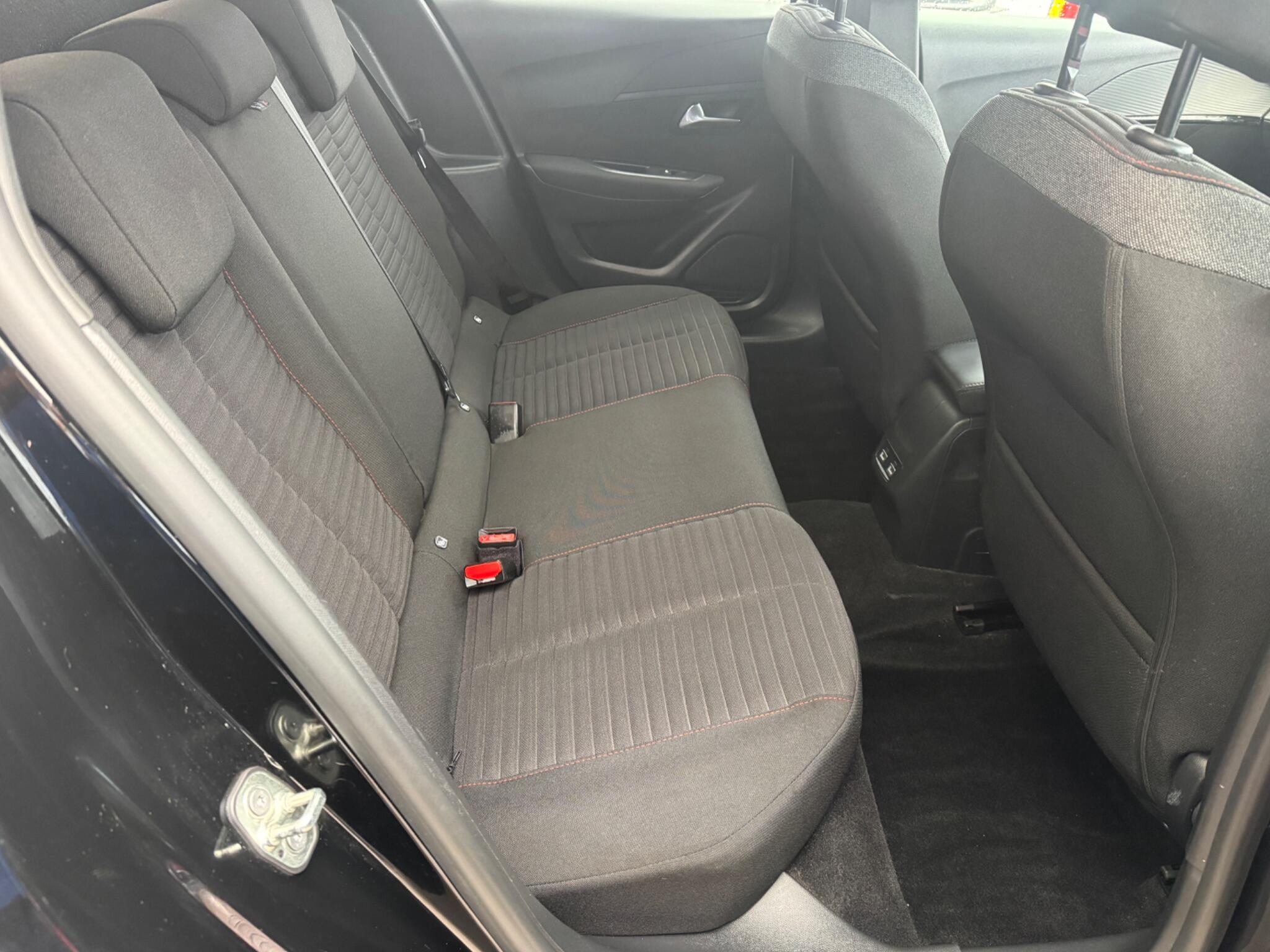 Peugeot E-208 view 18