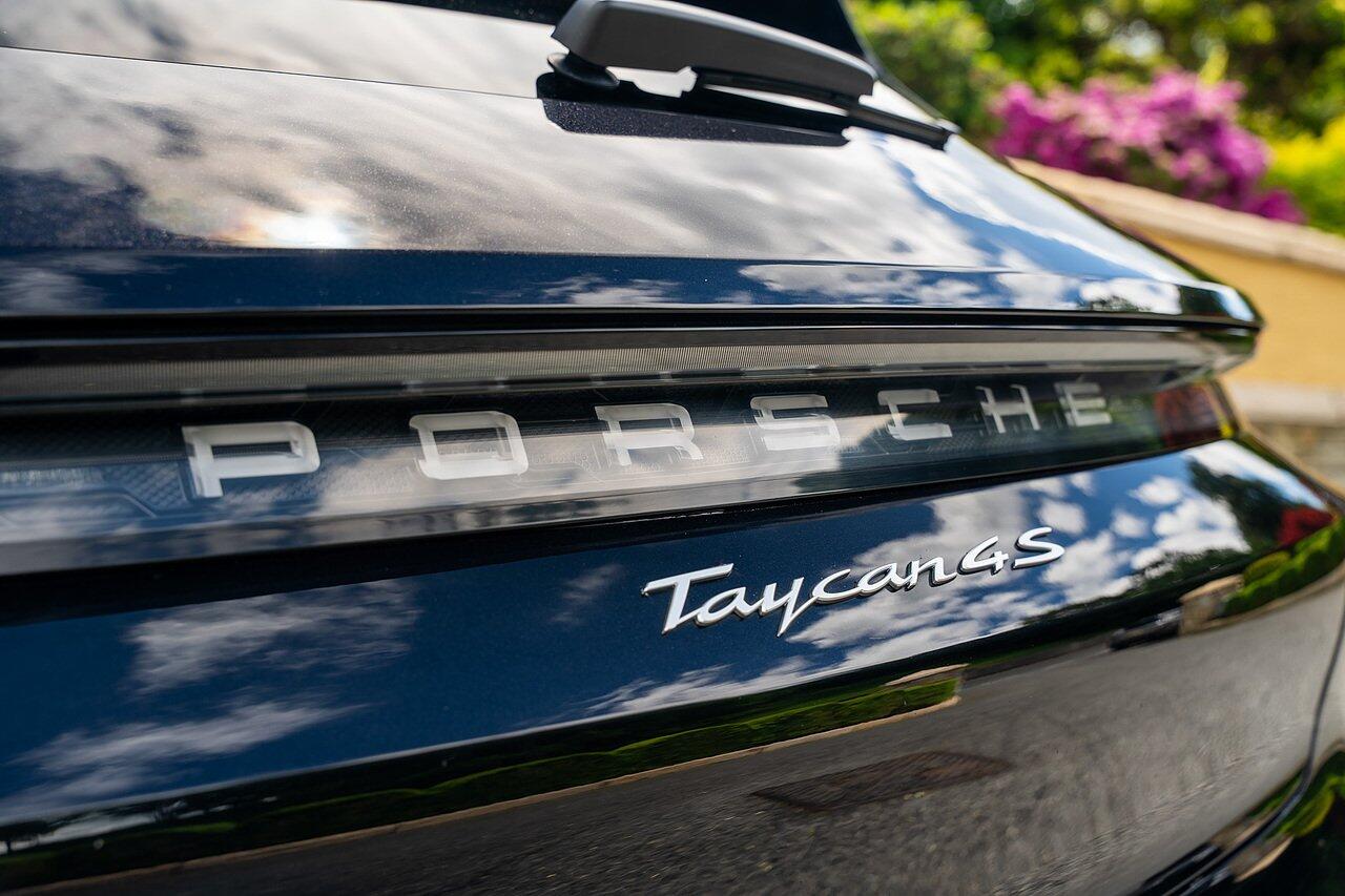 Porsche Taycan view 8