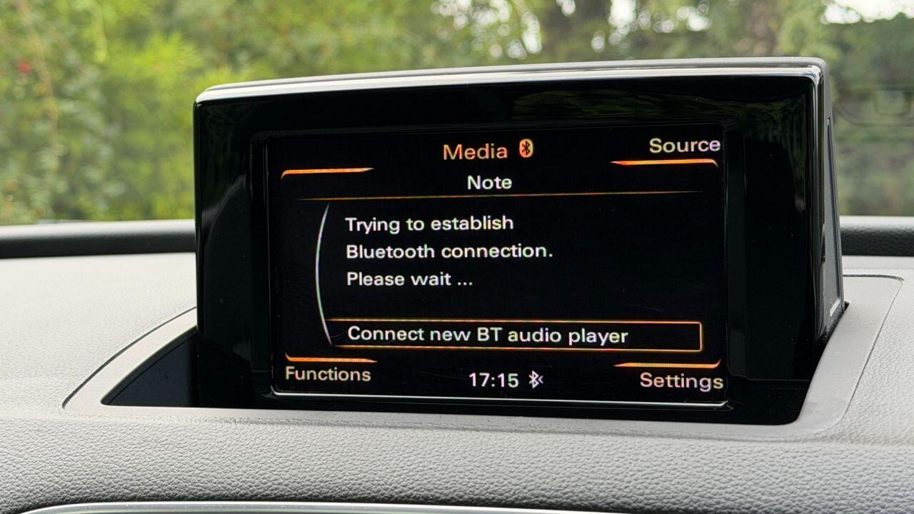 Audi Q3 view 23