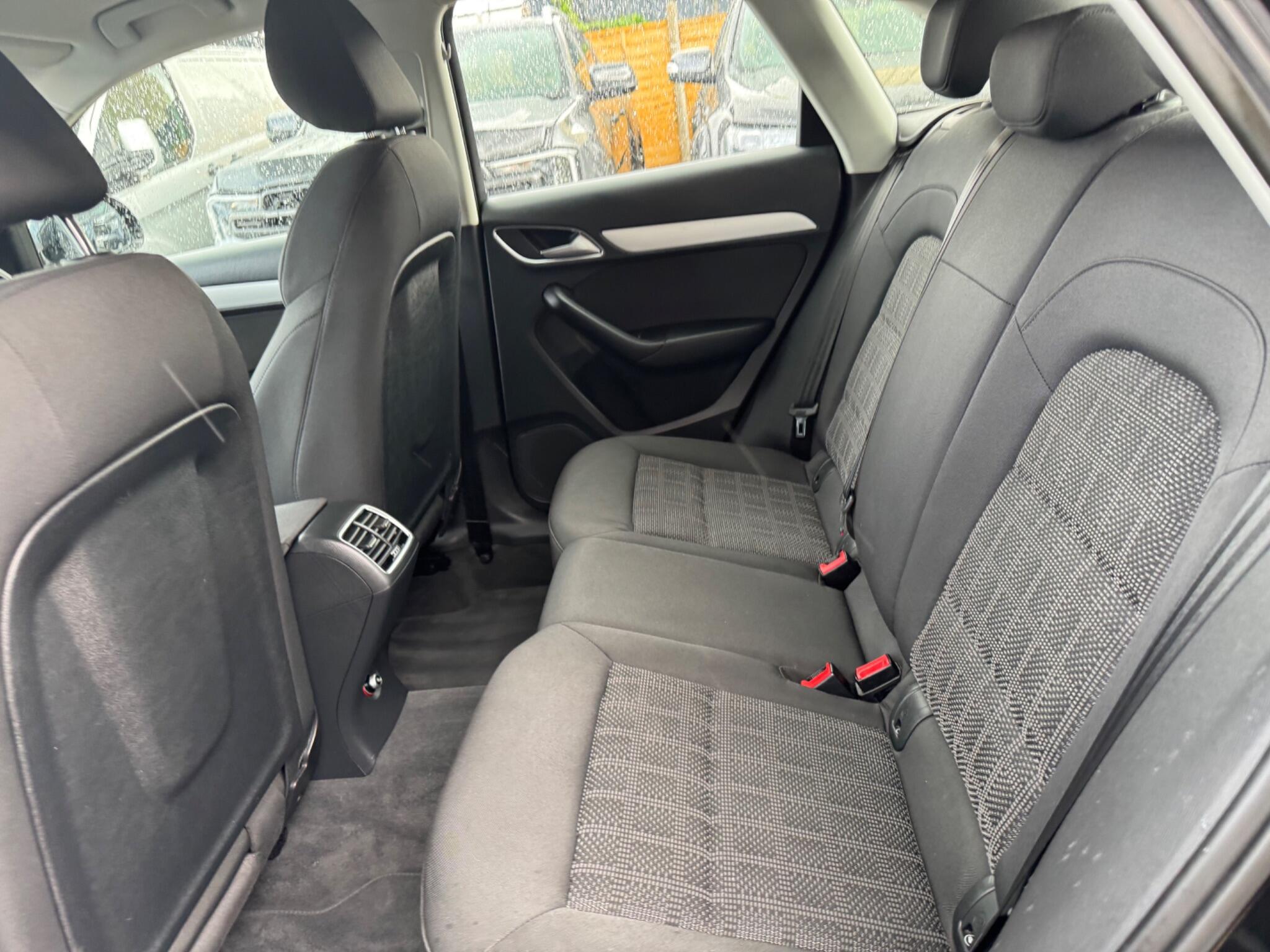 Audi Q3 view 29