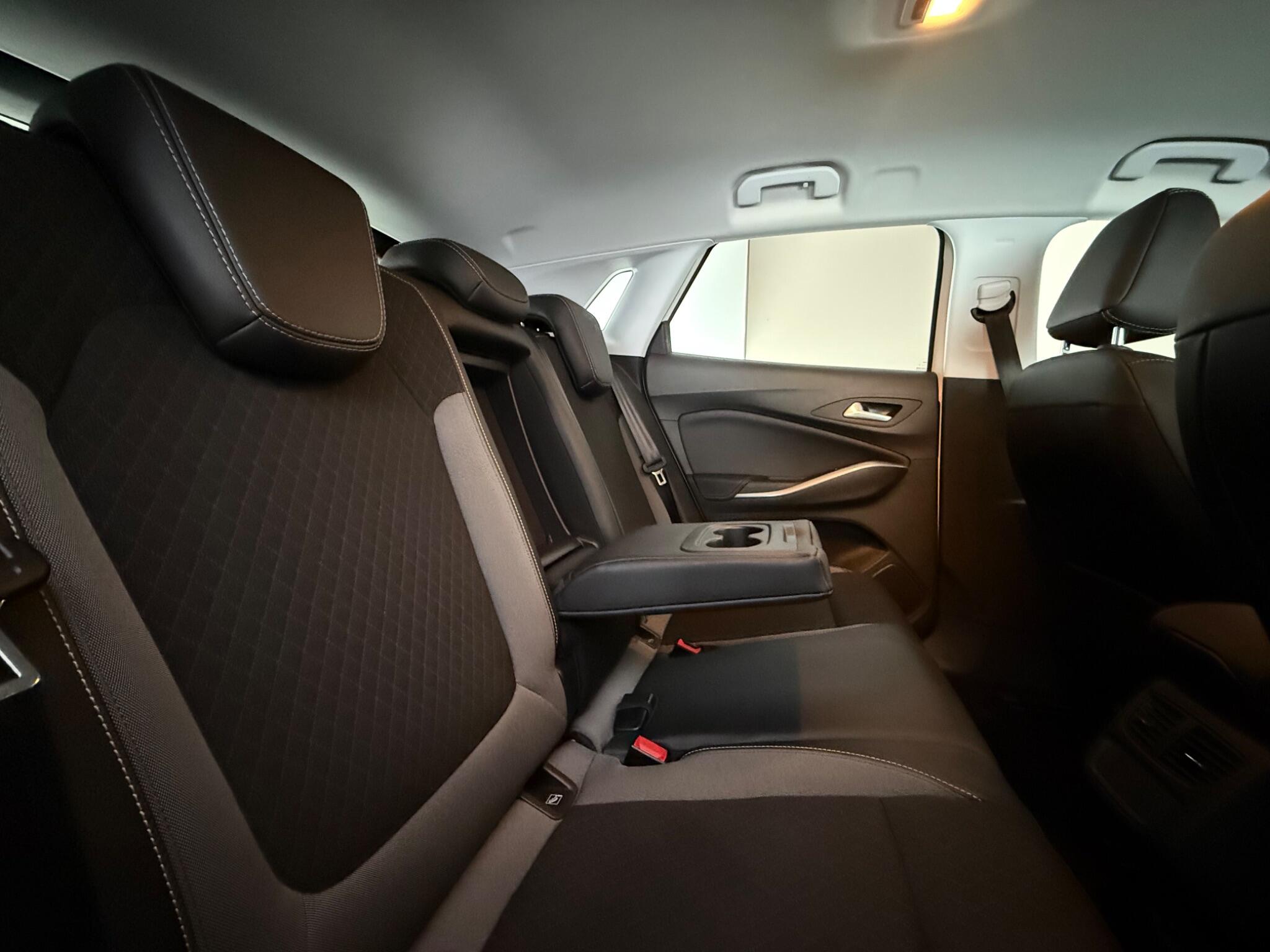 Vauxhall Grandland view 36