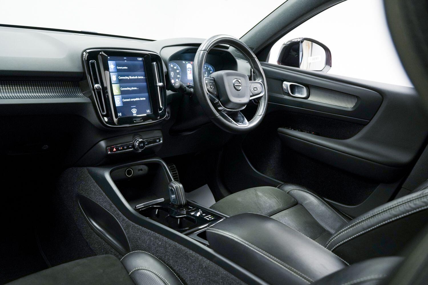 Volvo XC40 view 6