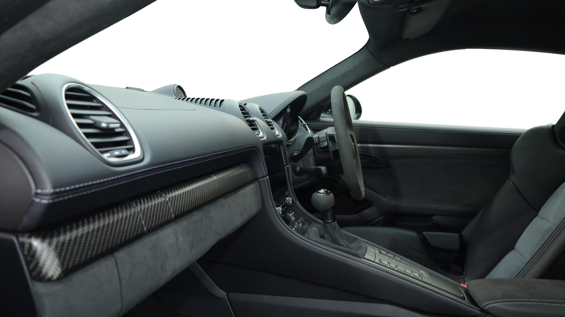 Porsche Cayman view 9
