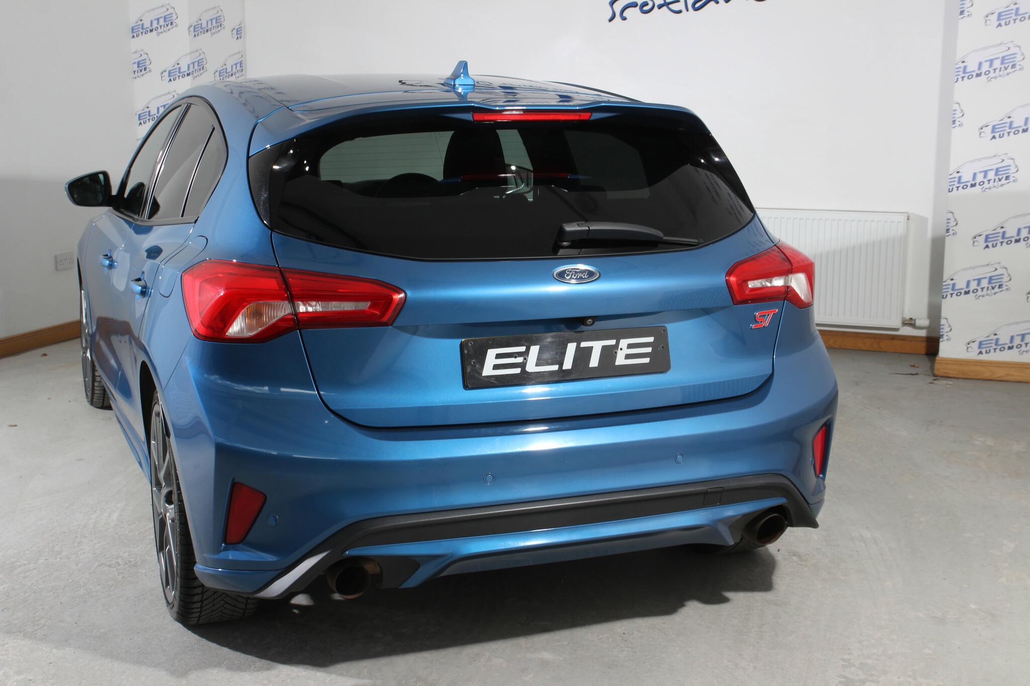 Ford Focus view 12