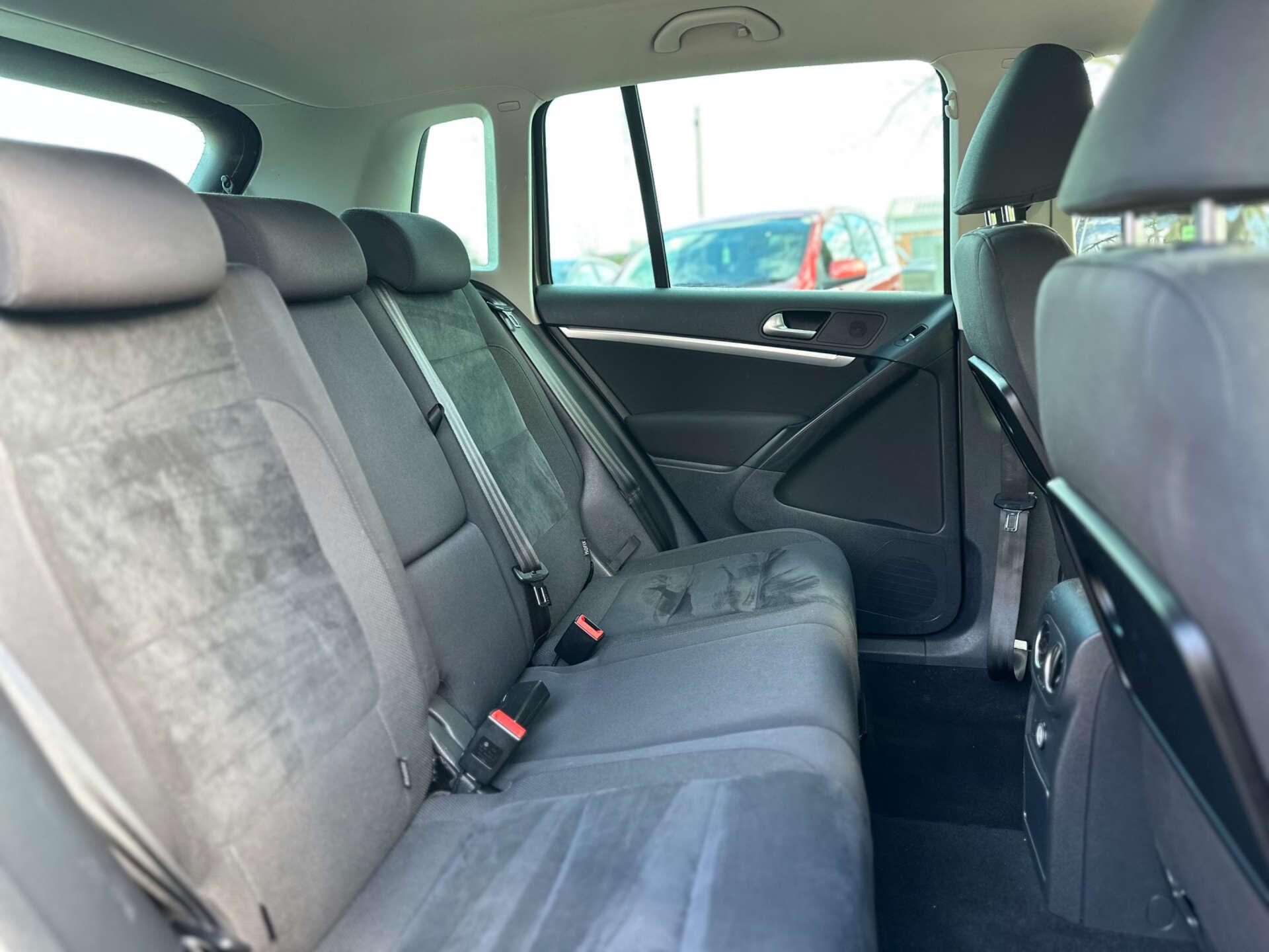 Volkswagen Tiguan view 12