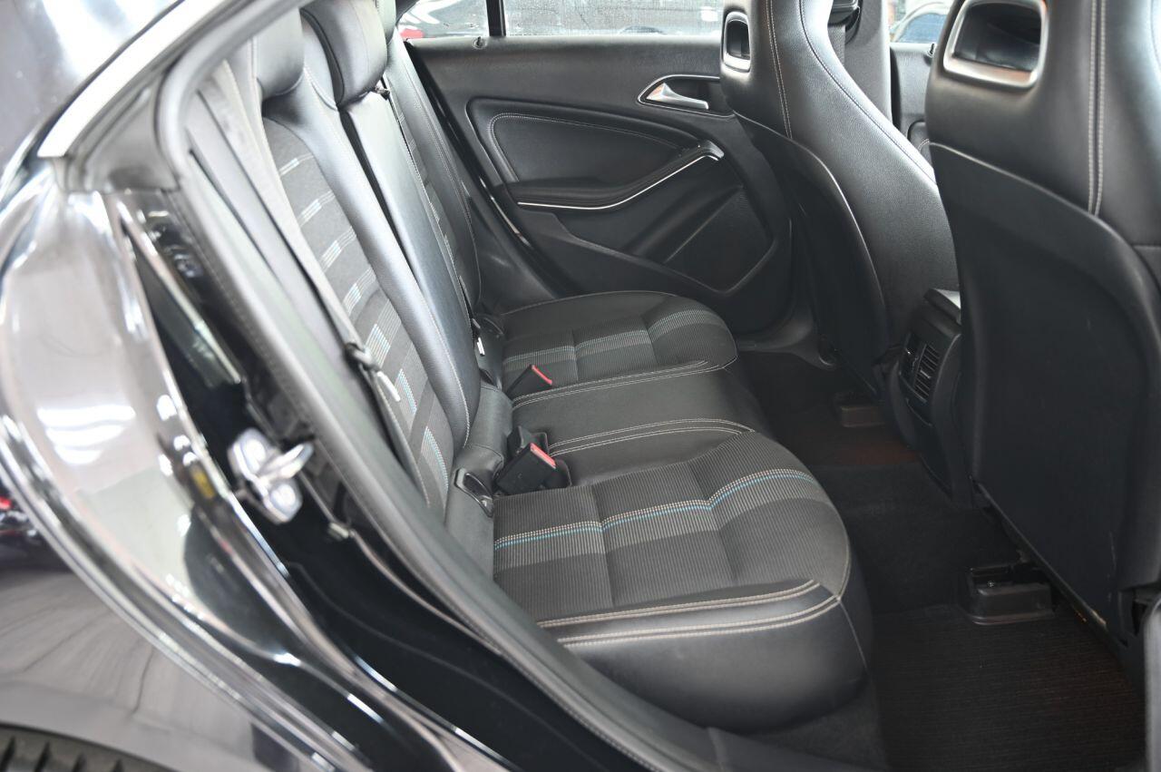 Mercedes-Benz Cla view 16