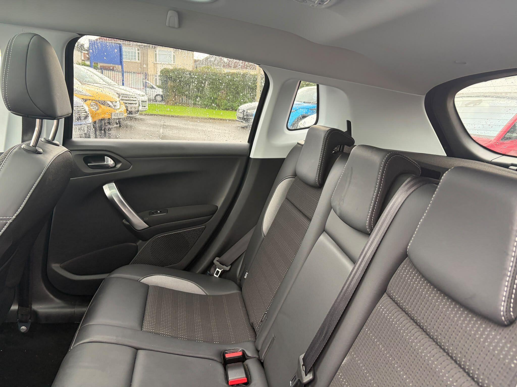 Peugeot 2008 view 6