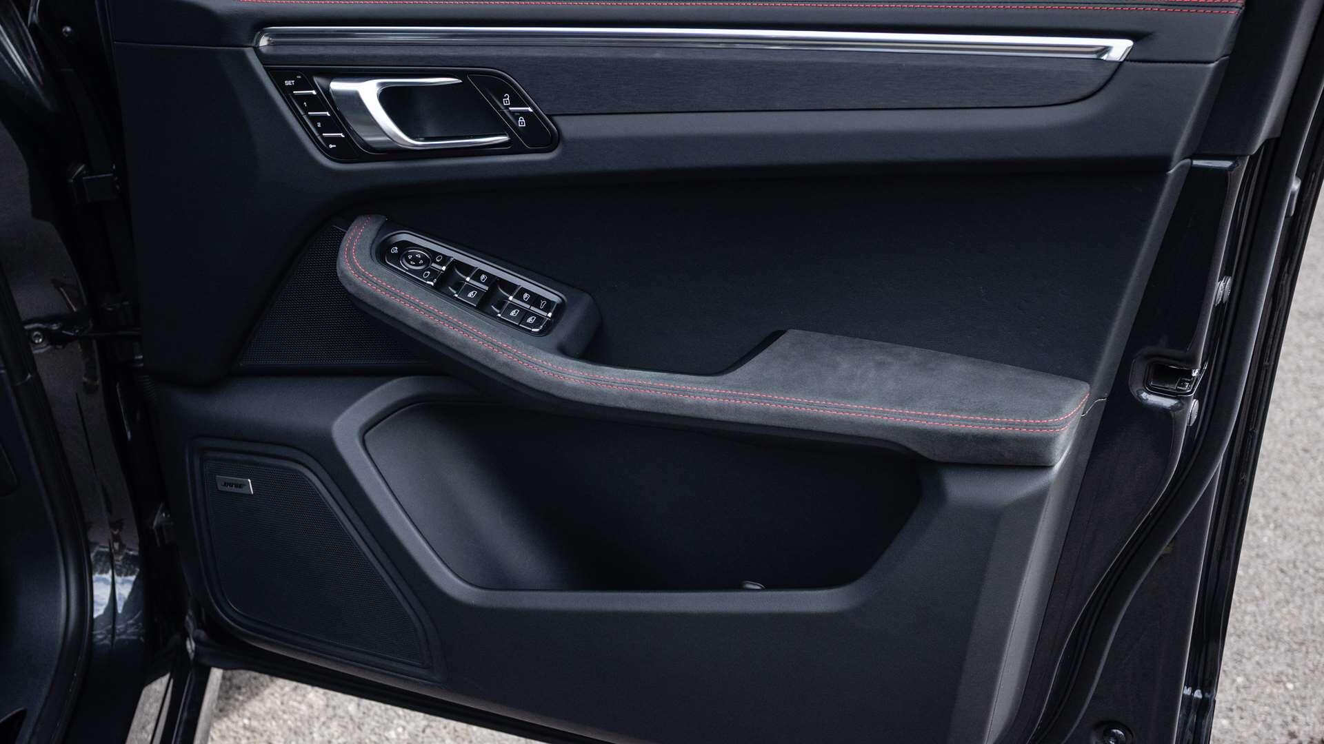 Porsche Macan view 31