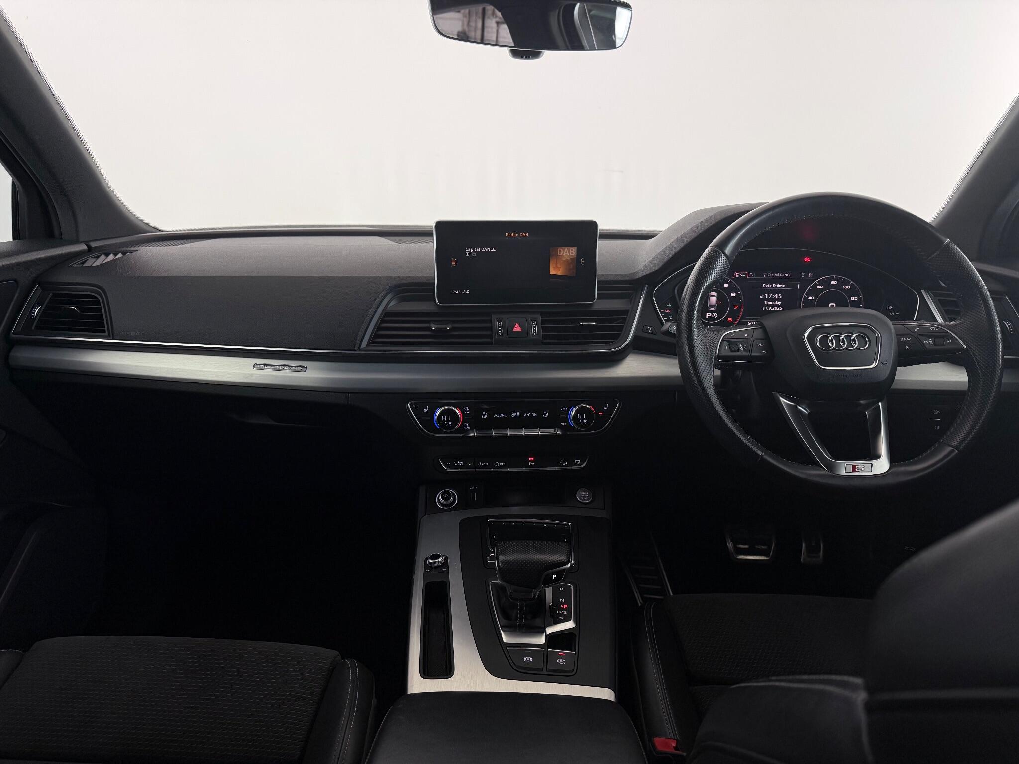 Audi Q5 view 19