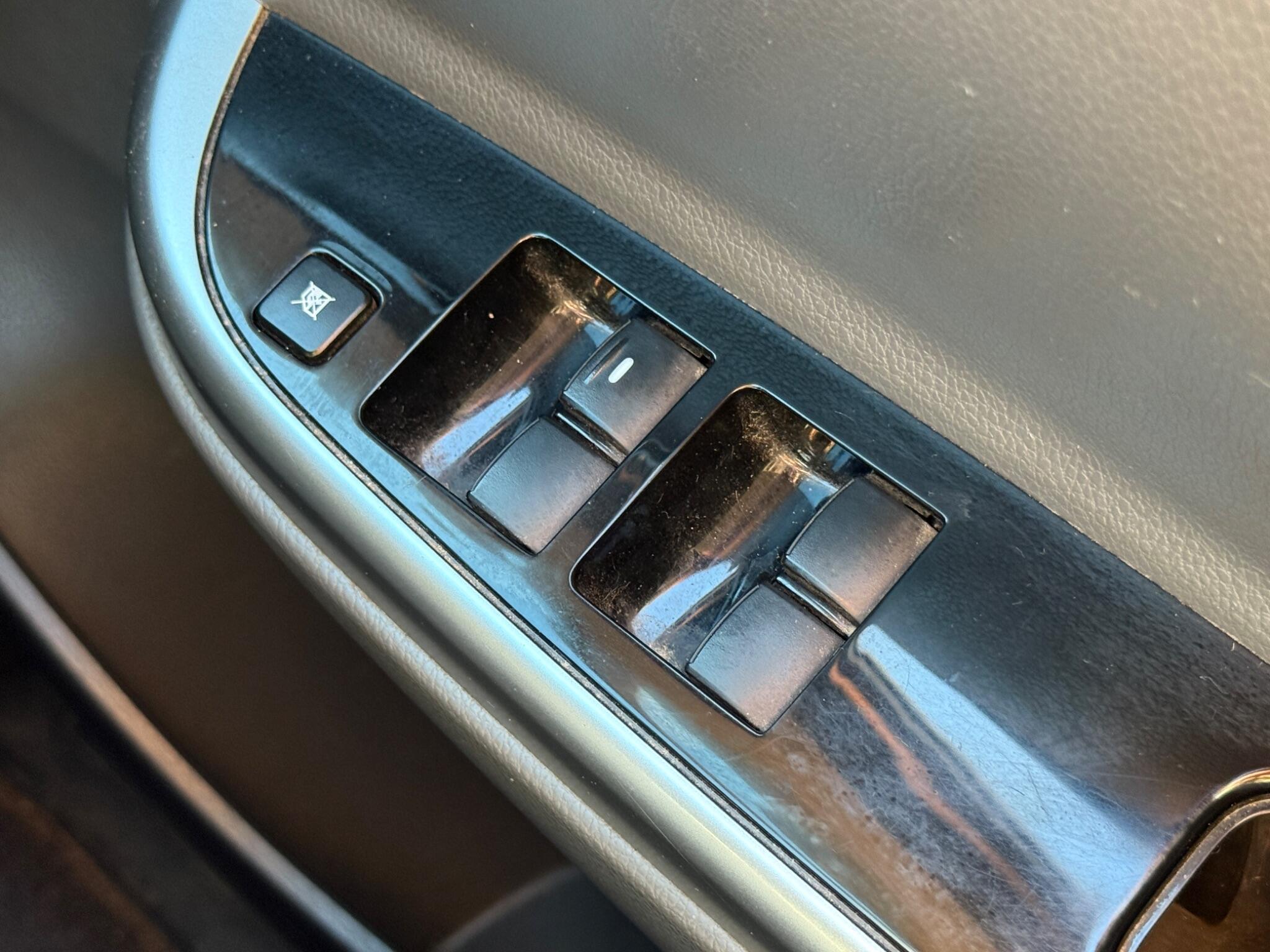Mitsubishi L200 - Image 73