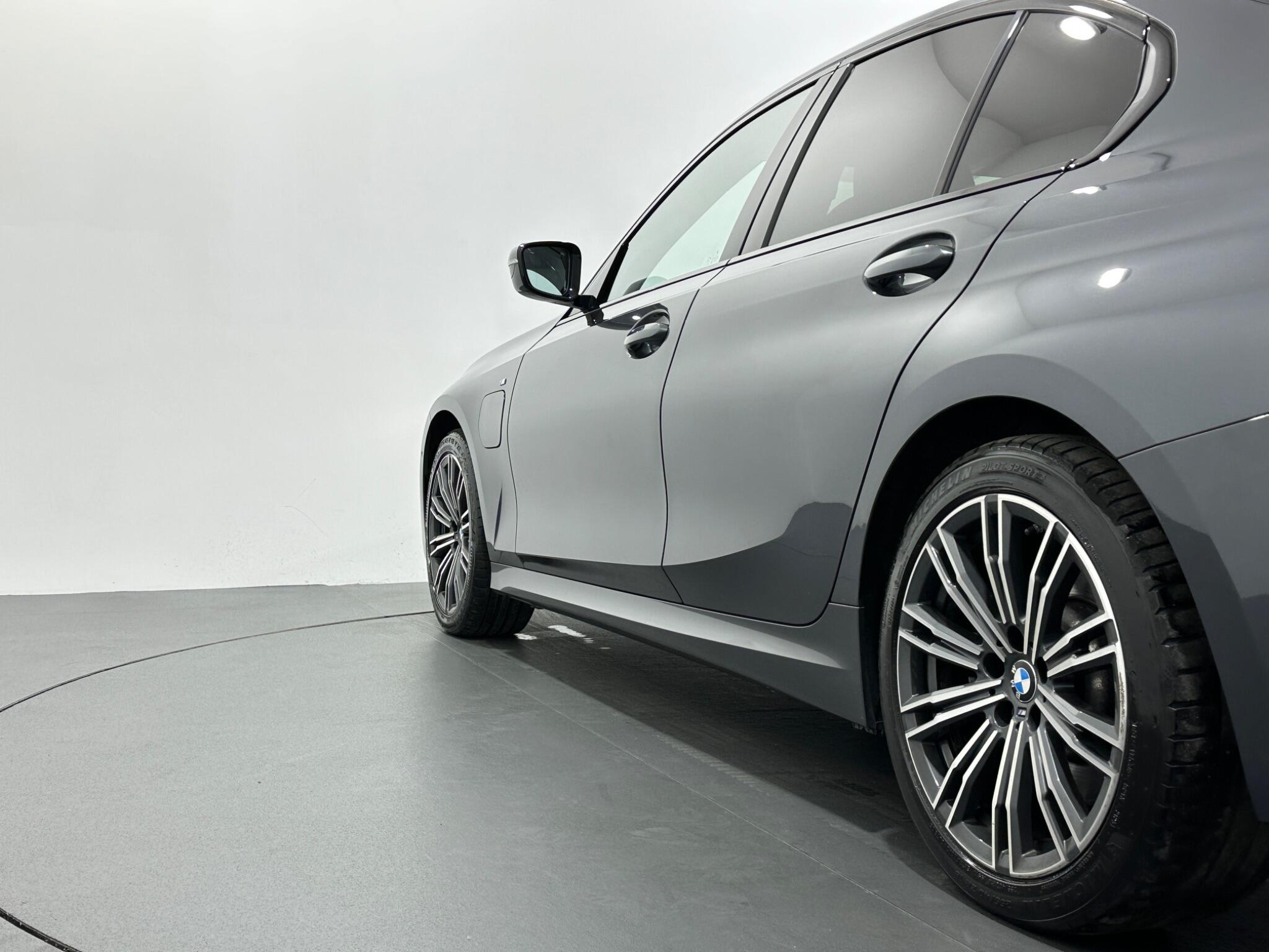 BMW 3 Series view 51