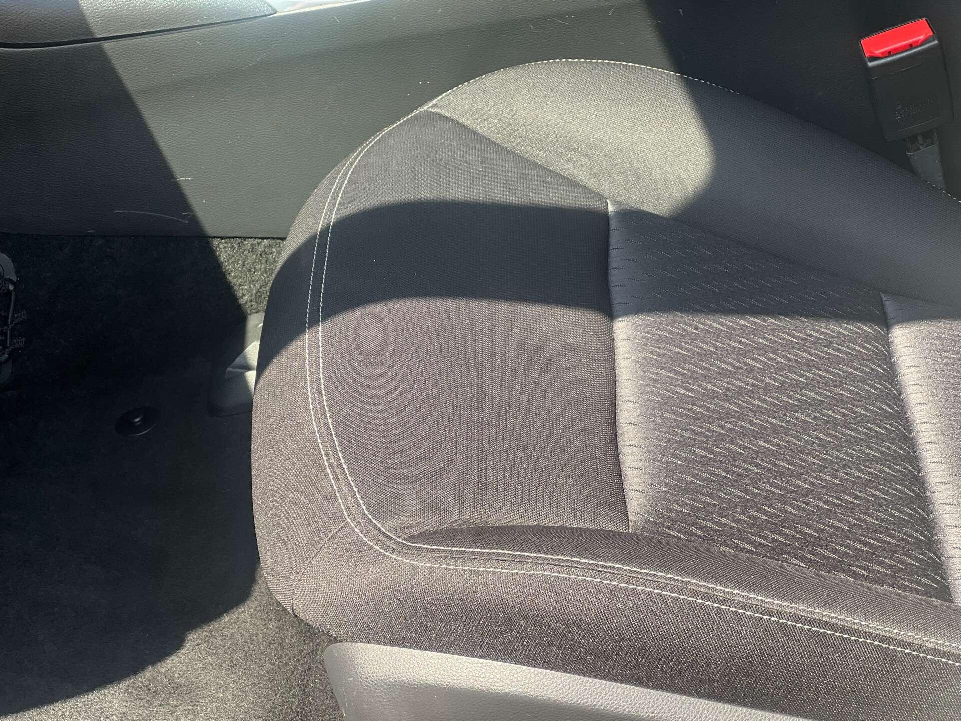 Infiniti Q30 view 46