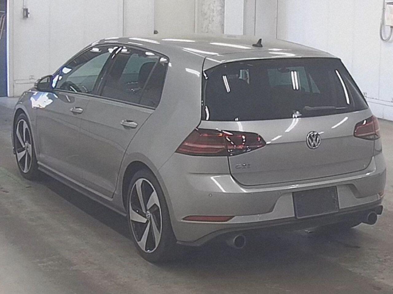Volkswagen Golf view 2