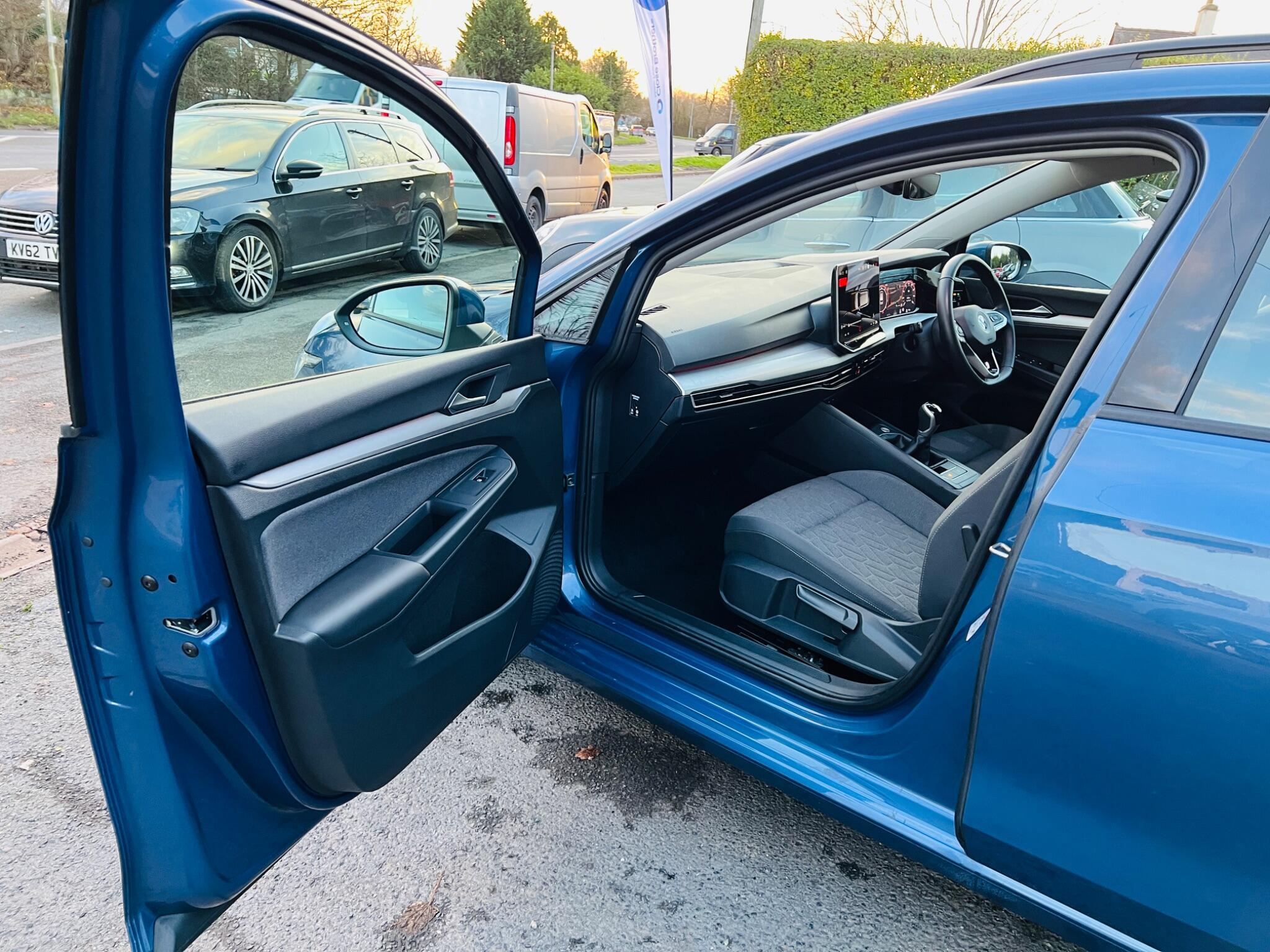 2025 Volkswagen Golf 1.5 TSI Life Euro 6 (s/s) 5dr • 2,100 miles image 58