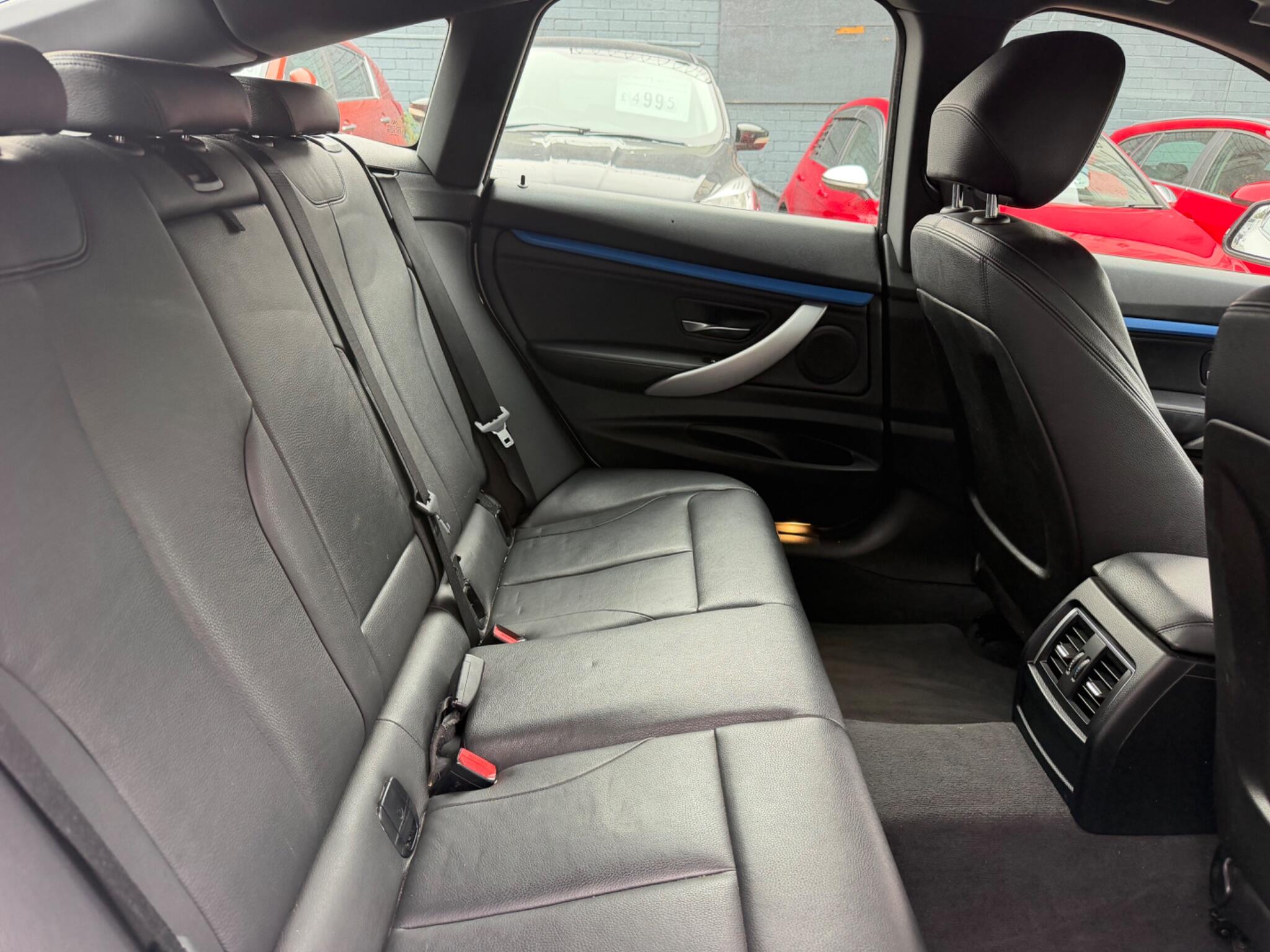 BMW 3 Series view 20